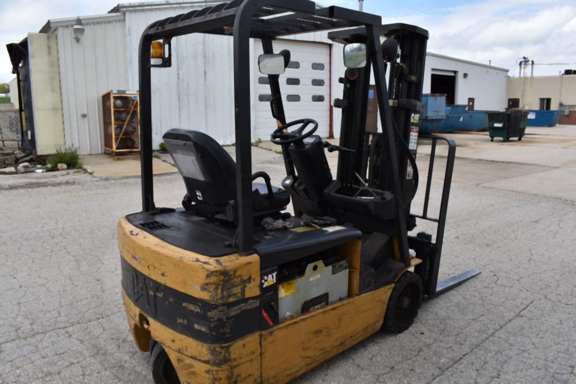 CATERPILLAR RIDE ON FORK TRUCK, MODEL ET3500-AC, S/N: ETB1400111, 36V ELECTRIC TYPE WITH CHARGER, - Image 3 of 8