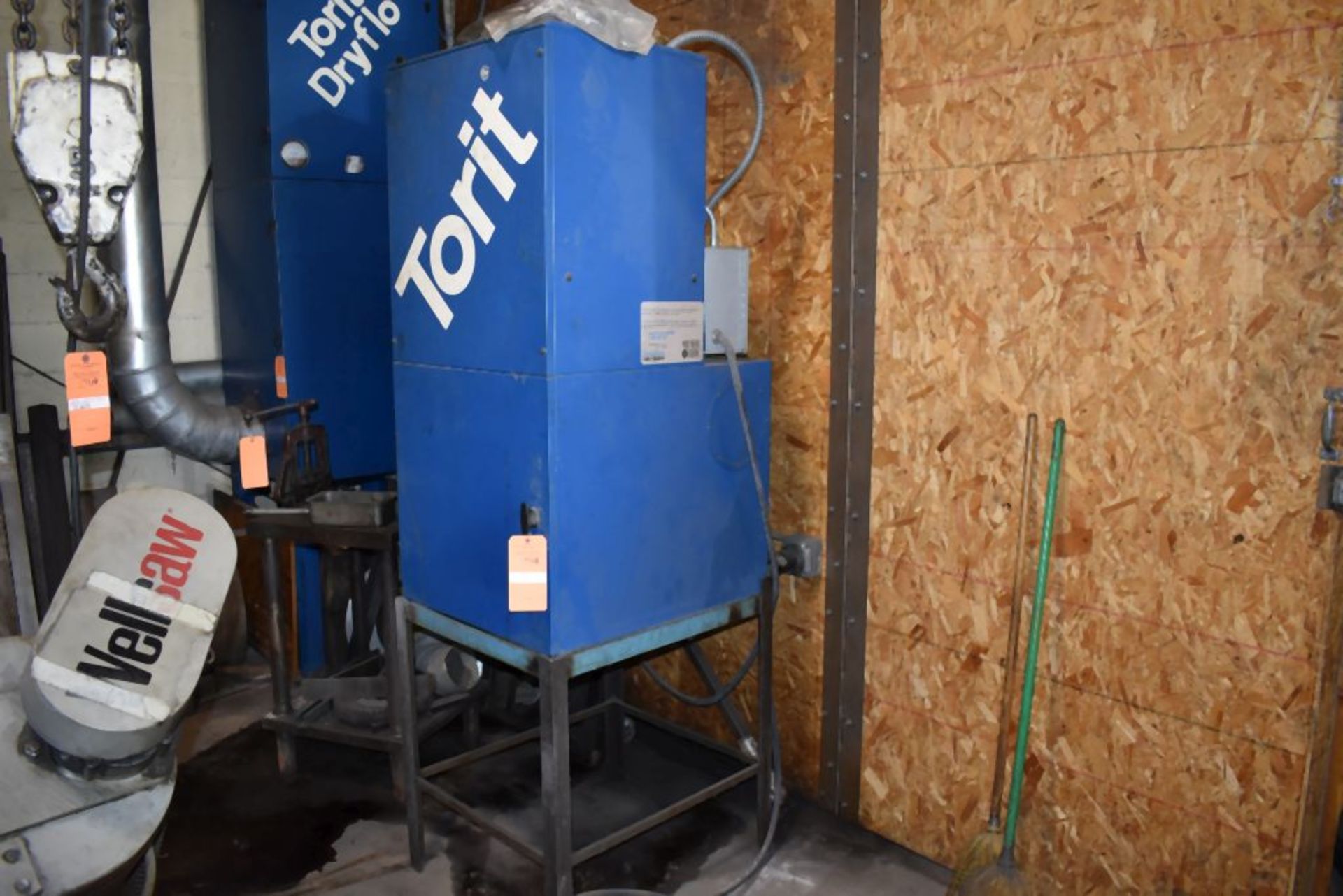 TORIT/DONALDSON DUST COLLECTOR, MODEL VS-550, S/N: IG483704, 1 H.P., 3 PHASE, 3600 RPM, DUCTING