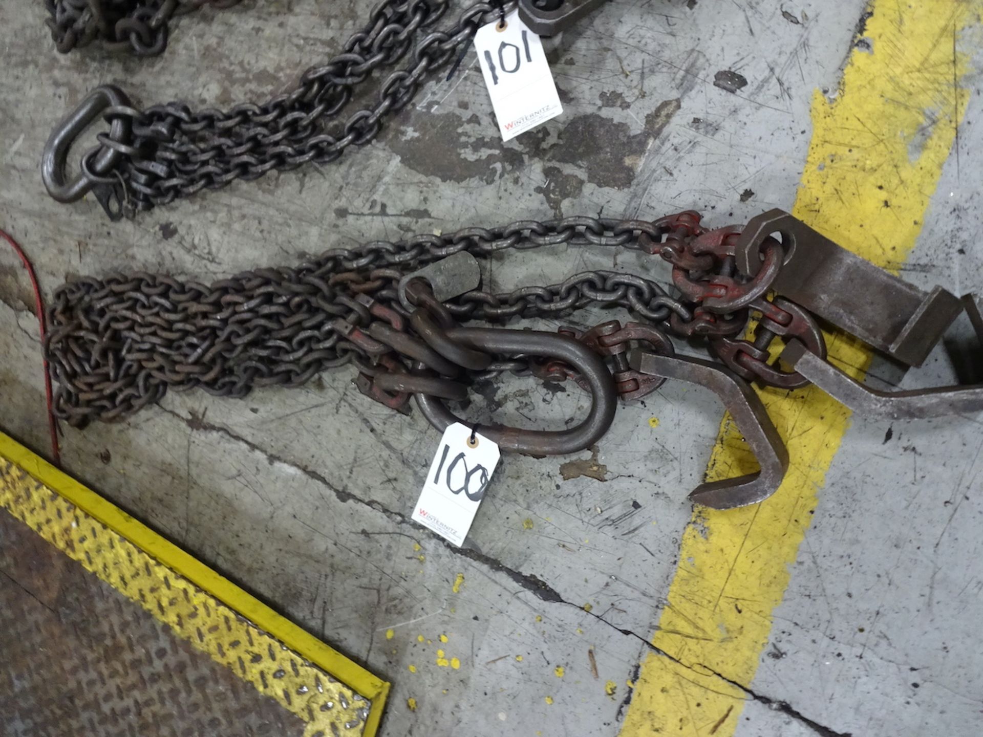 LOT: LARGE RIGGING CHAINS