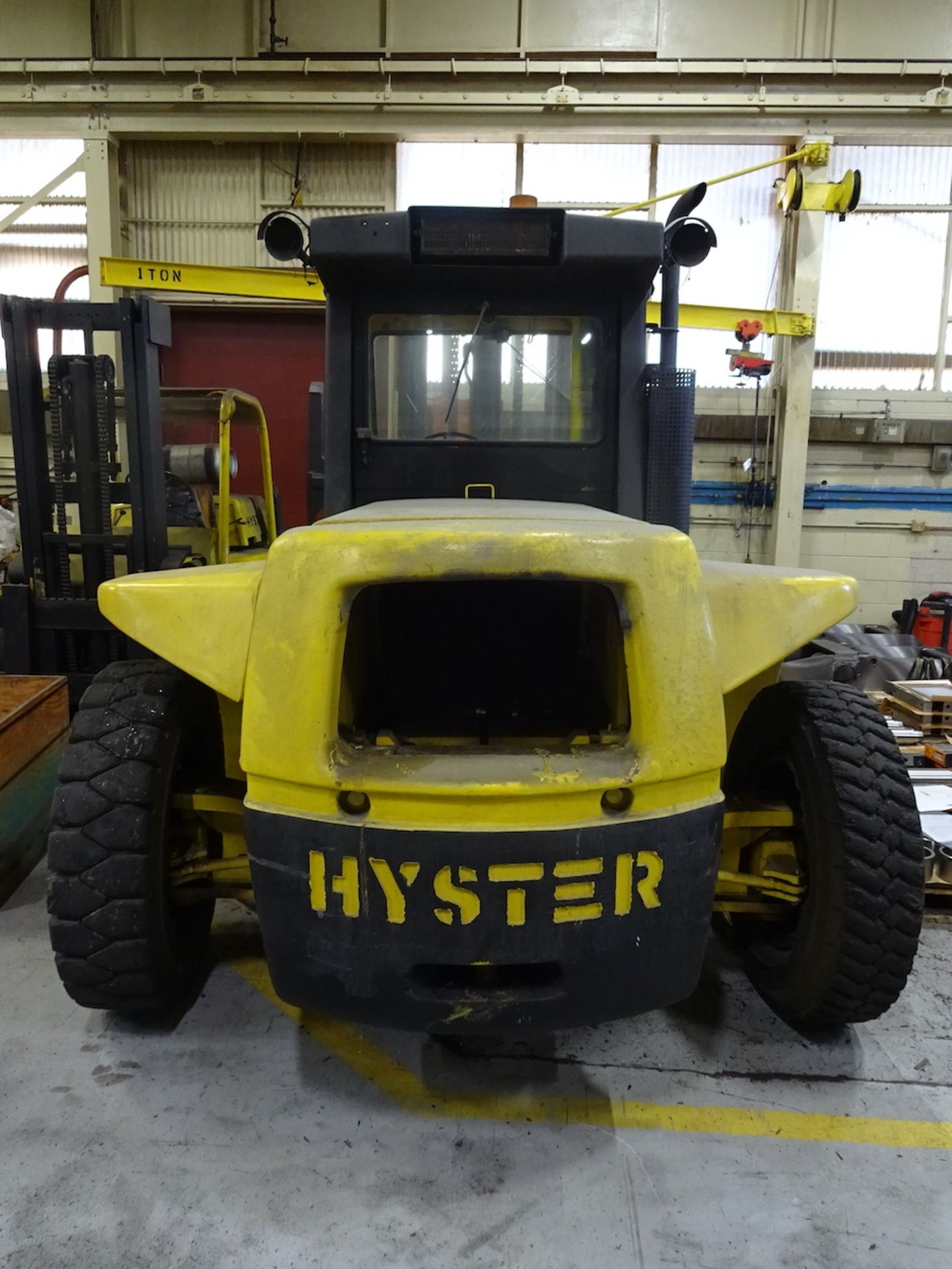 HYSTER 27,000LB. CAP. MODEL H250H DIESEL YARD LIFT TRUCK, S/N C007D03460K, DUAL FRONT TIRES, SIDE - Image 4 of 18