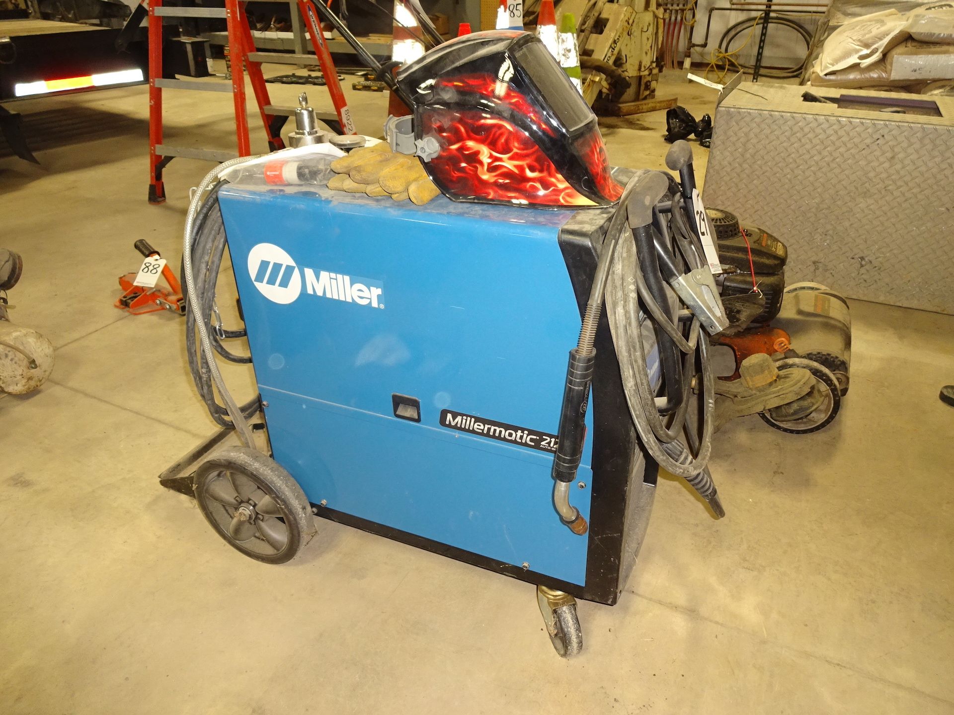 MILLER MILLERMATIC 212 AUTO-SET 160 AMP, 24.5 VOLT, 60% DUTY CYCLE, MAXOCV34, S/N MH410338N, WITH - Image 4 of 7