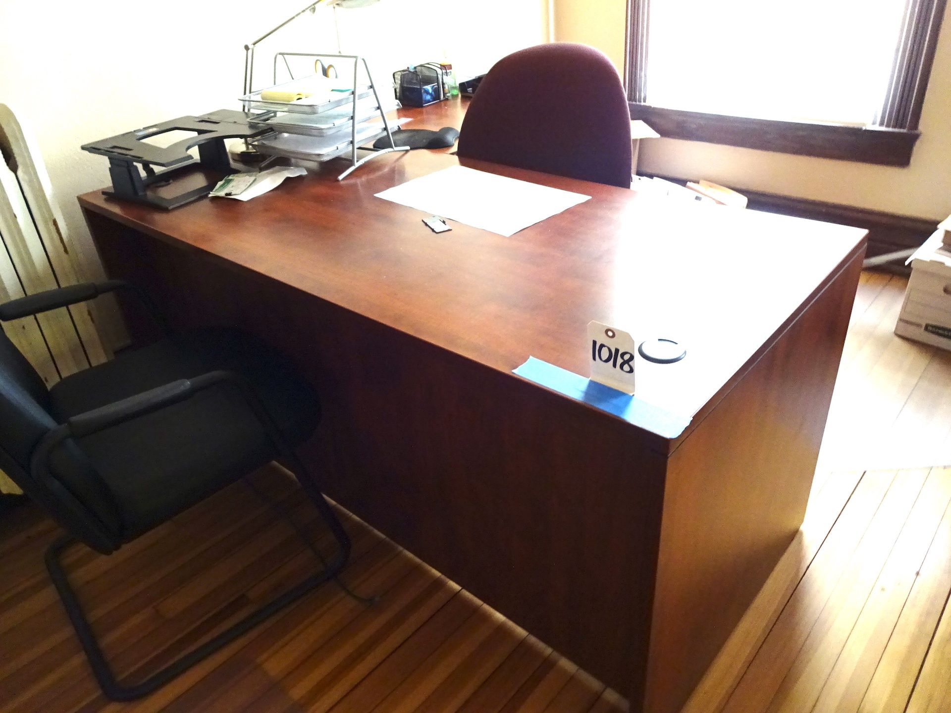 LOT: OFFICE DESK, TWO CHAIRS & FILE CABINET (LOCATION - 6TH STREET)