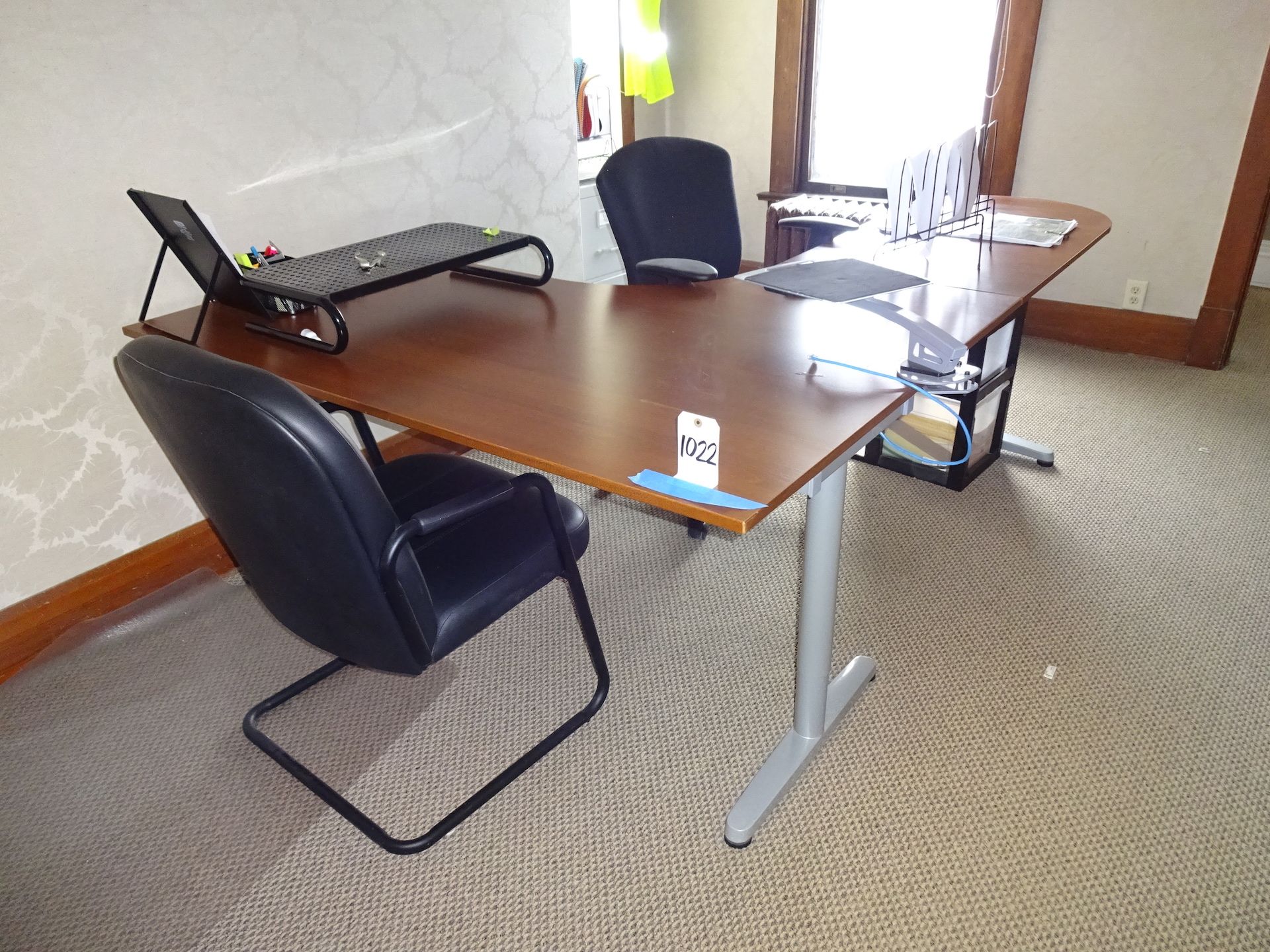 LOT: OFFICE DESK, TWO CHAIRS & A FILE CABINET (LOCATION - 6TH STREET)