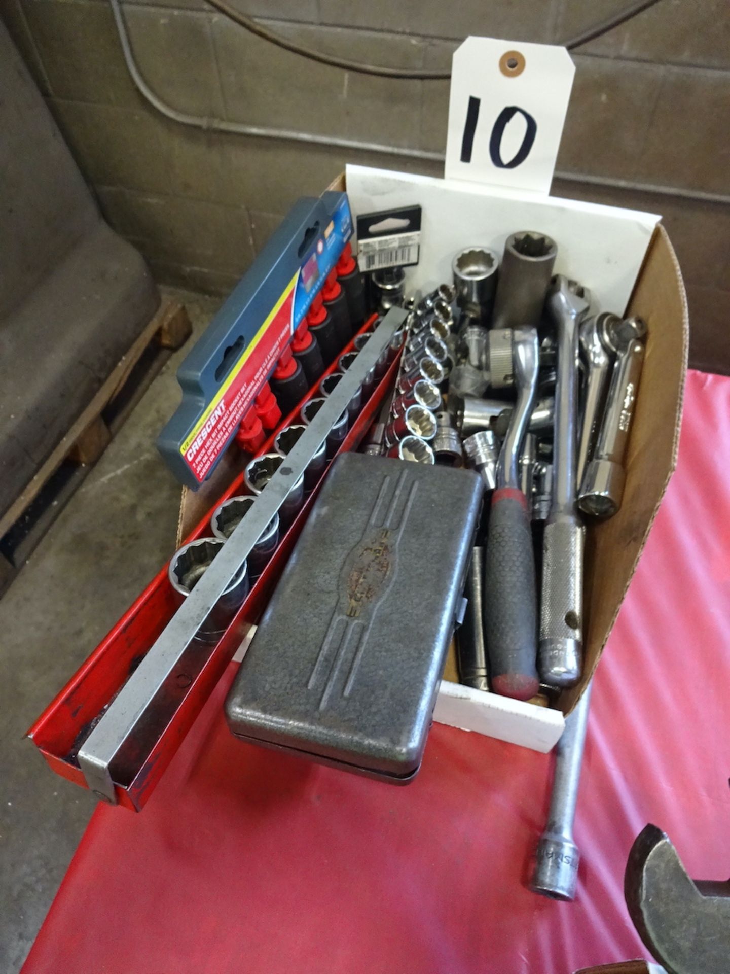 LOT: ASSORTED RATCHETS AND SOCKETS