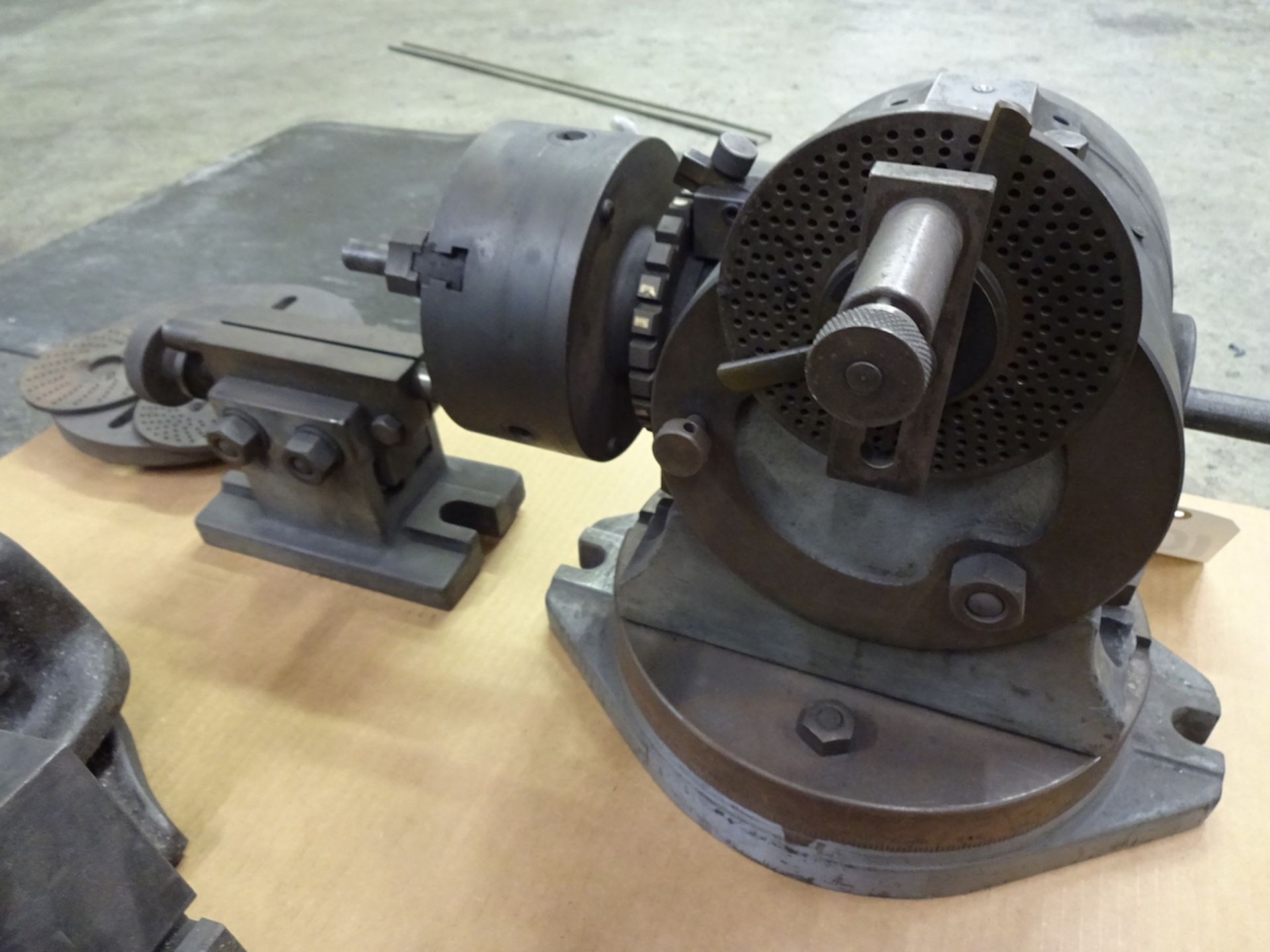 CARROLL DIVIDING HEAD WITH TAILSTOCK - Image 2 of 3