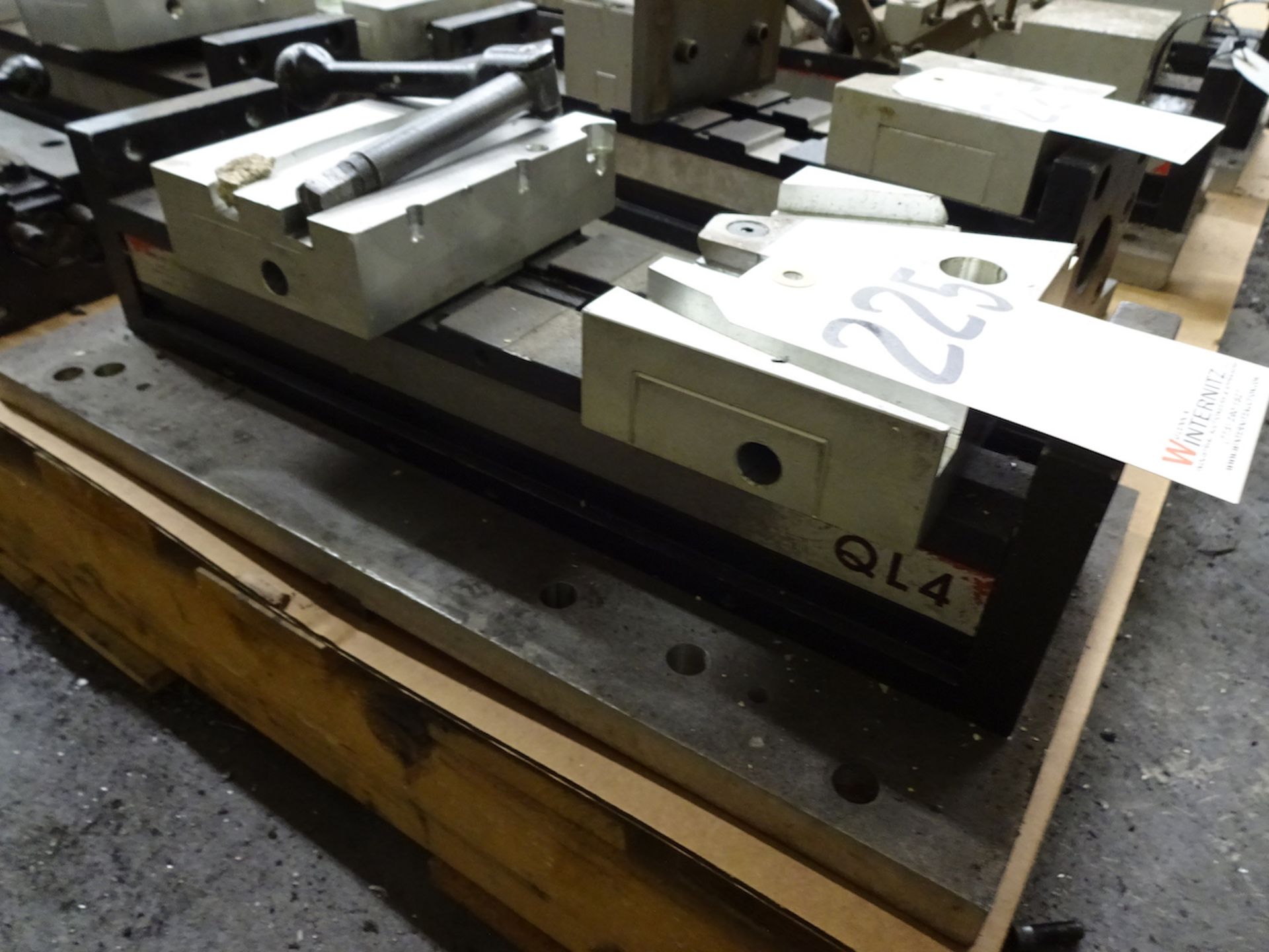 CHICK 4 IN. QL4 QWIKLOK MACHINE VISE - Image 2 of 2