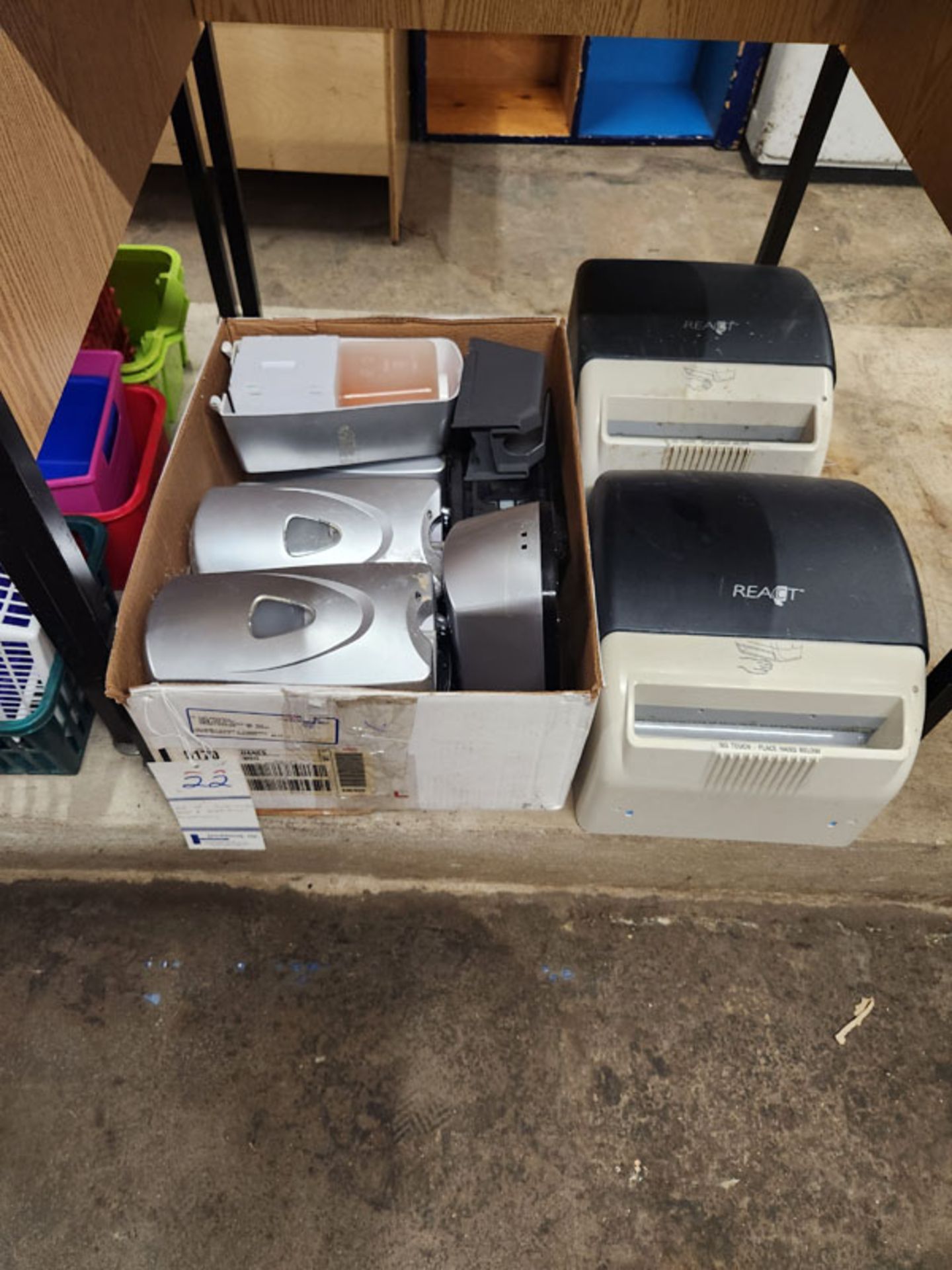 LOT OF AUTOMATIC SOAP AND PAPERTOWL DISPENSERS