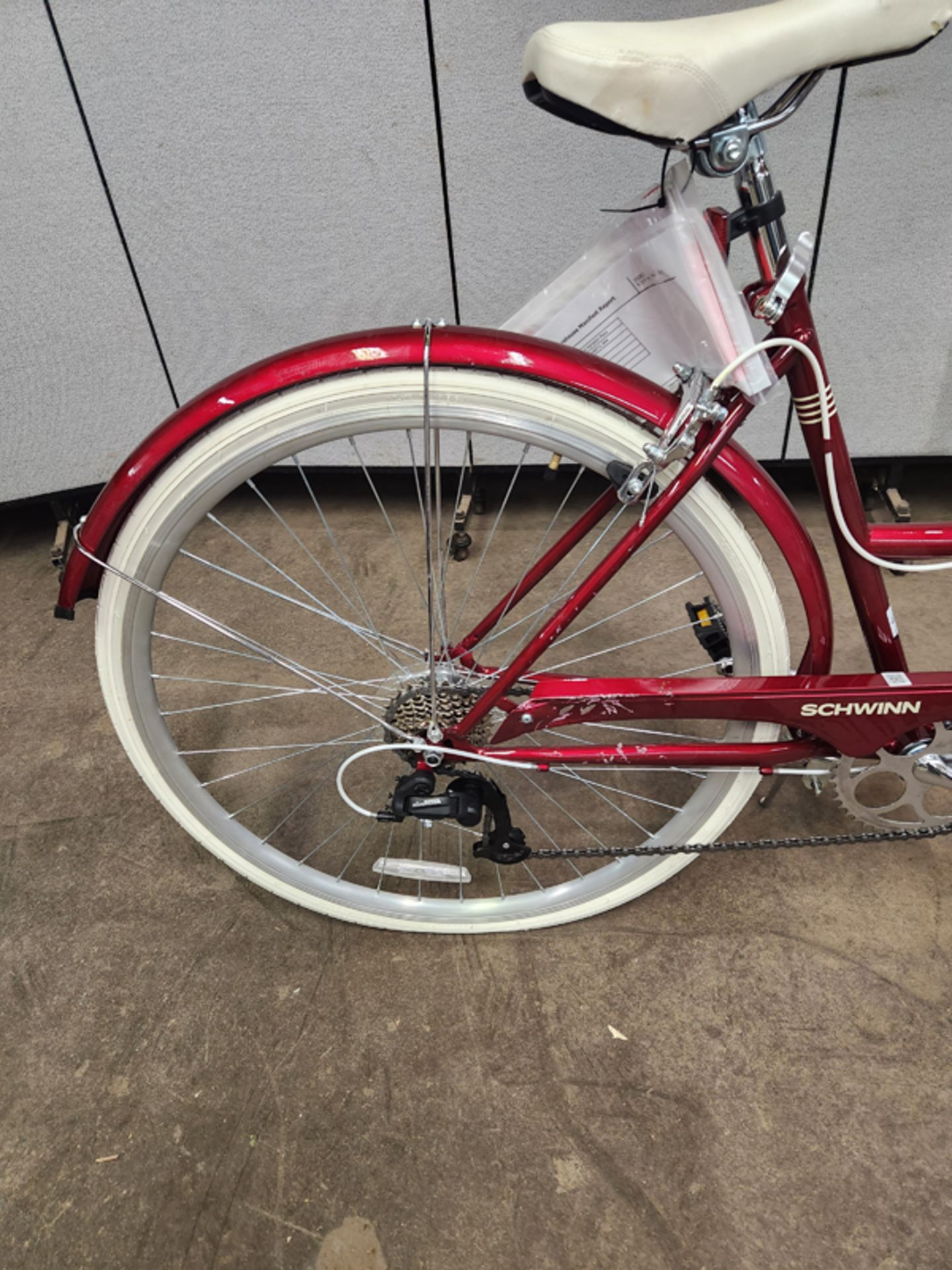 SCHWINN AMHERST BICYCLE MODEL: S5741AC - SCRATCH AND DENT - BENT REAR FENDER - Image 3 of 13