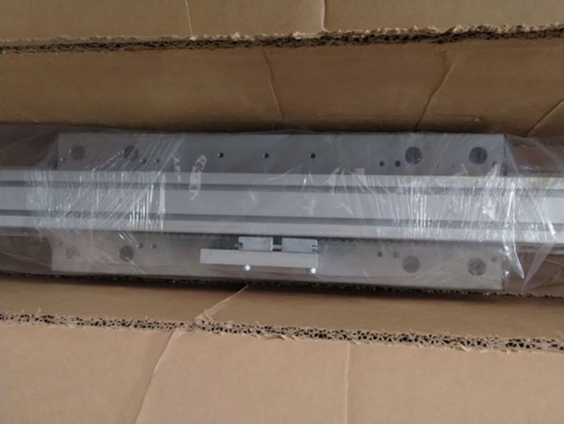 179" LINEAR ACTUATOR PART# 11237C01 --- Lot located at second location: 6800 Union ave. , Cleveland - Image 5 of 8