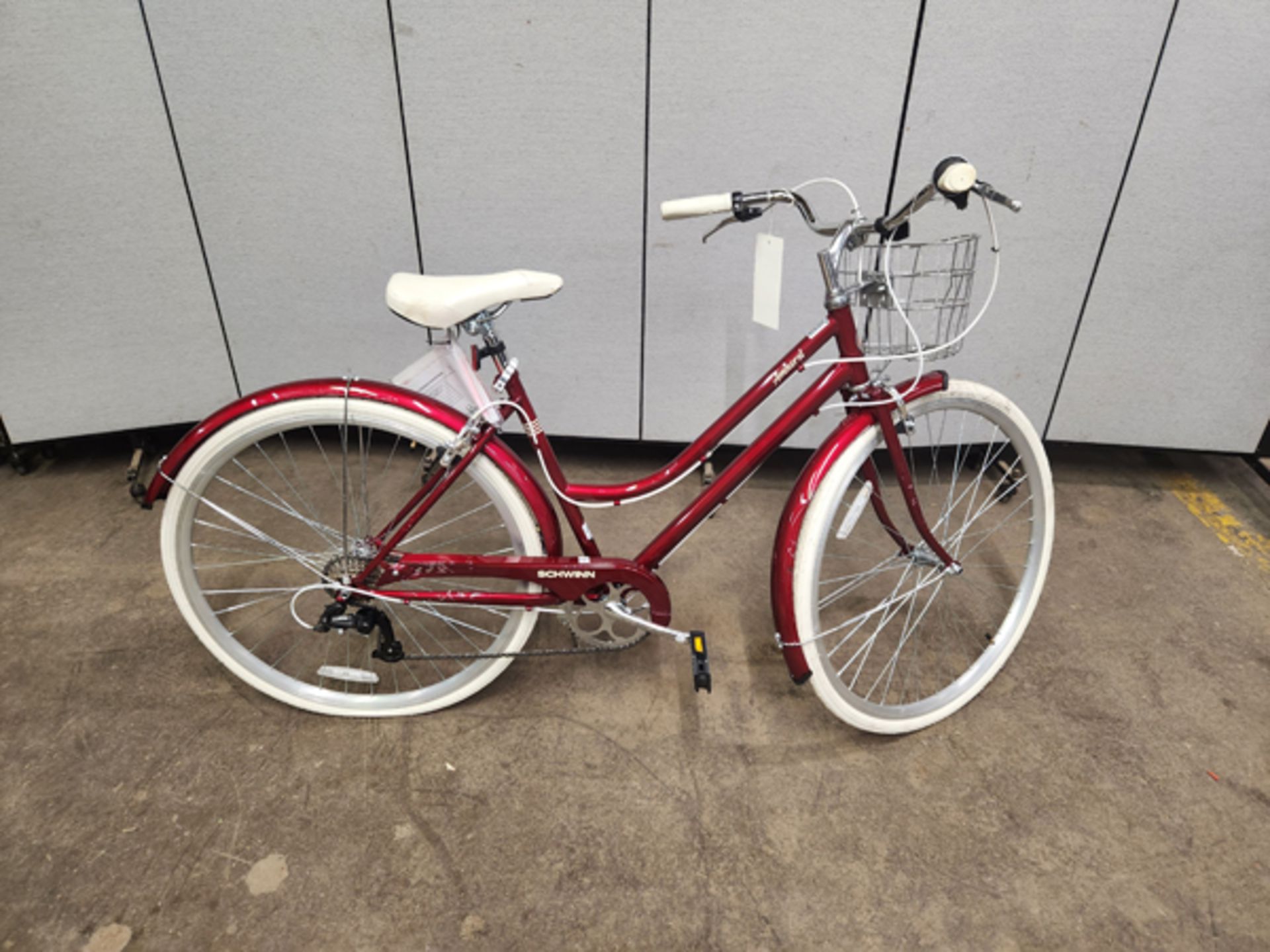 SCHWINN AMHERST BICYCLE MODEL: S5741AC - SCRATCH AND DENT - BENT REAR FENDER