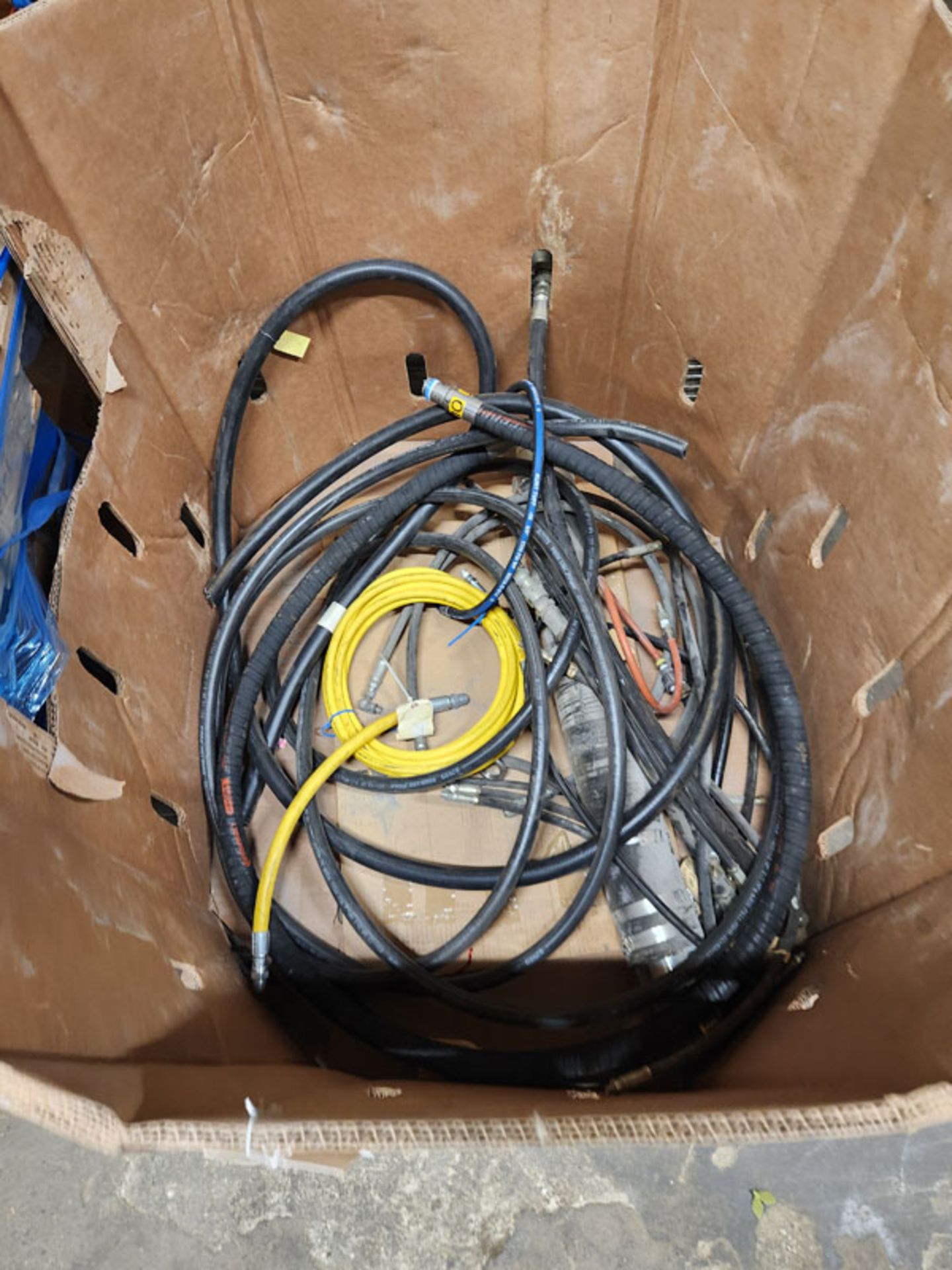 LOT OF MISCELLANEOUS HOSES