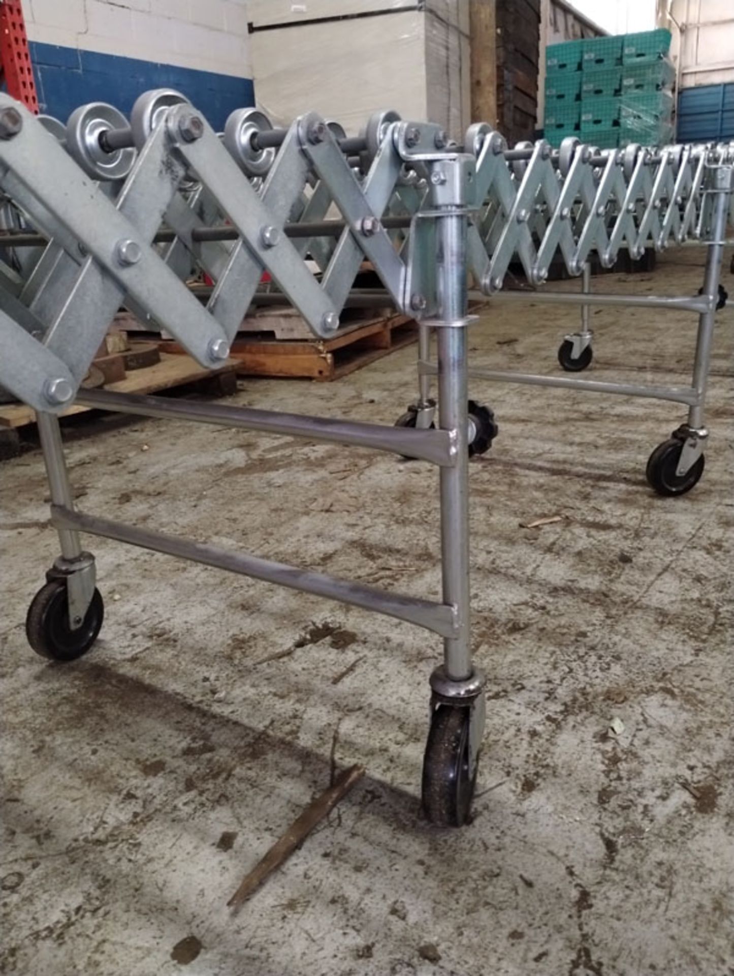 NESTAFLEX PORTABLE ROLLER CONVEYOR 275 42" X 2' CONDENSED , 142" X 2' EXTENDED -- Lot located at sec - Image 5 of 8