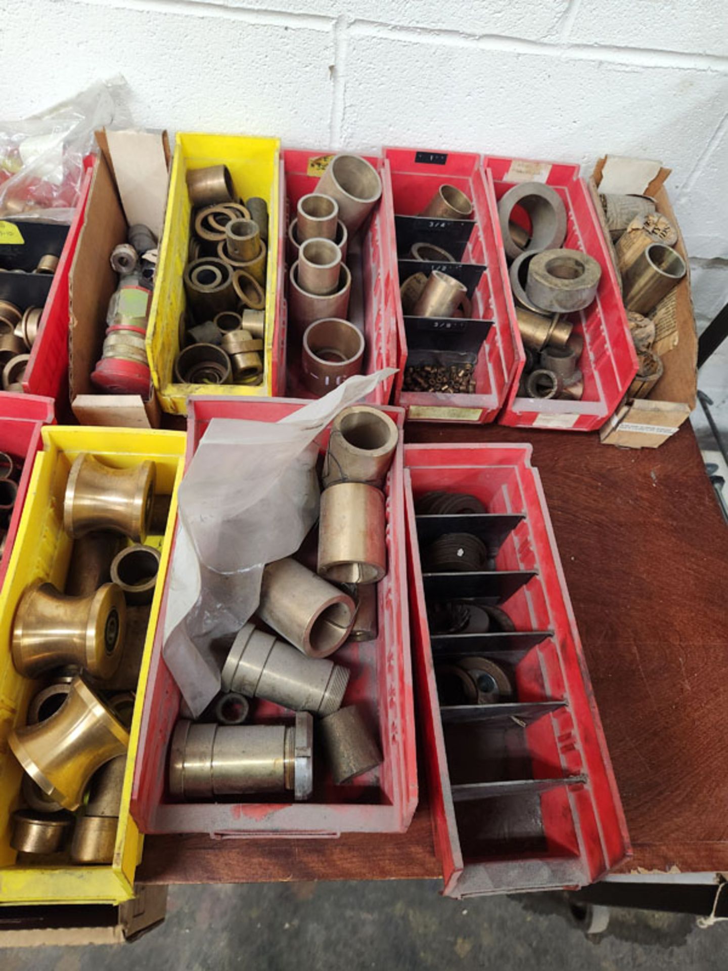 LOT OF BRASS FITTINGS AND PARTS - Image 7 of 7