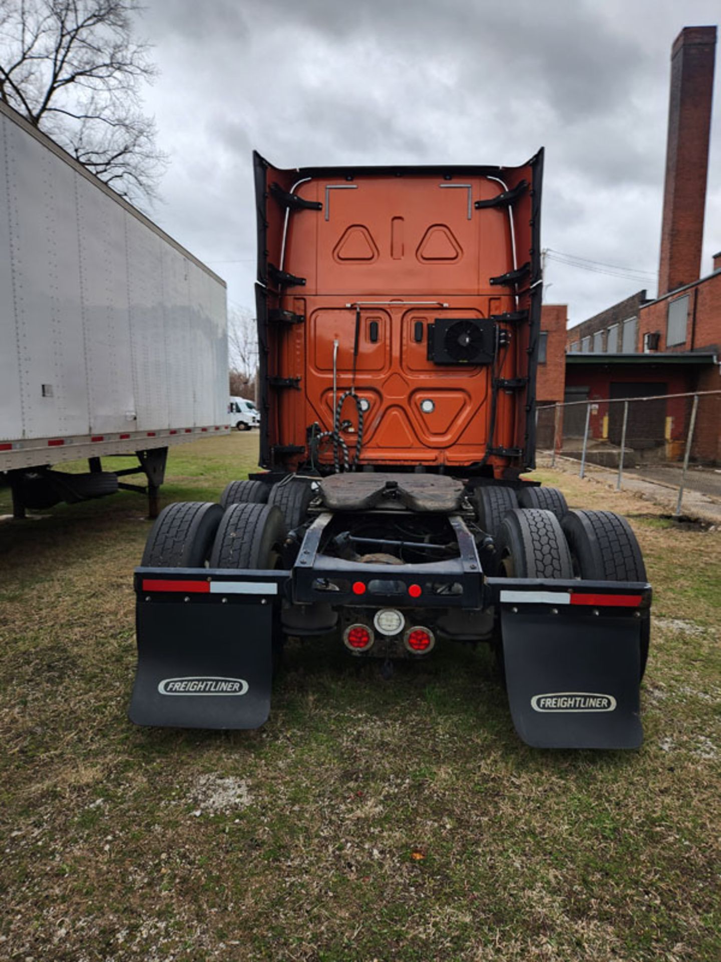 2018 FREIGHTLINER CASADIA 126 SLEEPER CAB VIN#: 3AKJHHDR8JSJS7273 C65 MILEAGE: 635,995 - Image 5 of 21