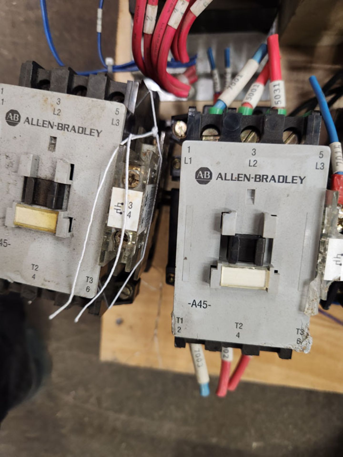 LOT OF CONTACTORS, STARTERS , RELAYS AND MISC - Image 4 of 10