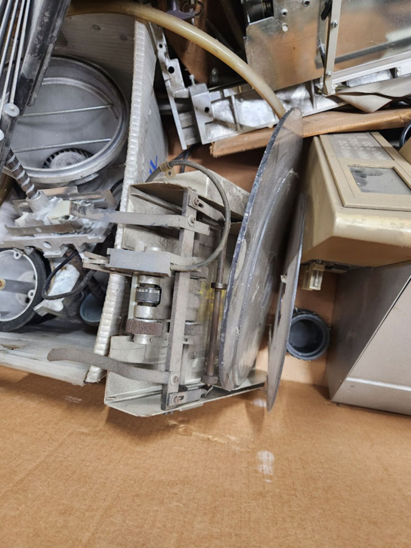 CRATE OF MISCELLANEOUS MACHINE PARTS AND STAINLESS STEEL - Image 4 of 11