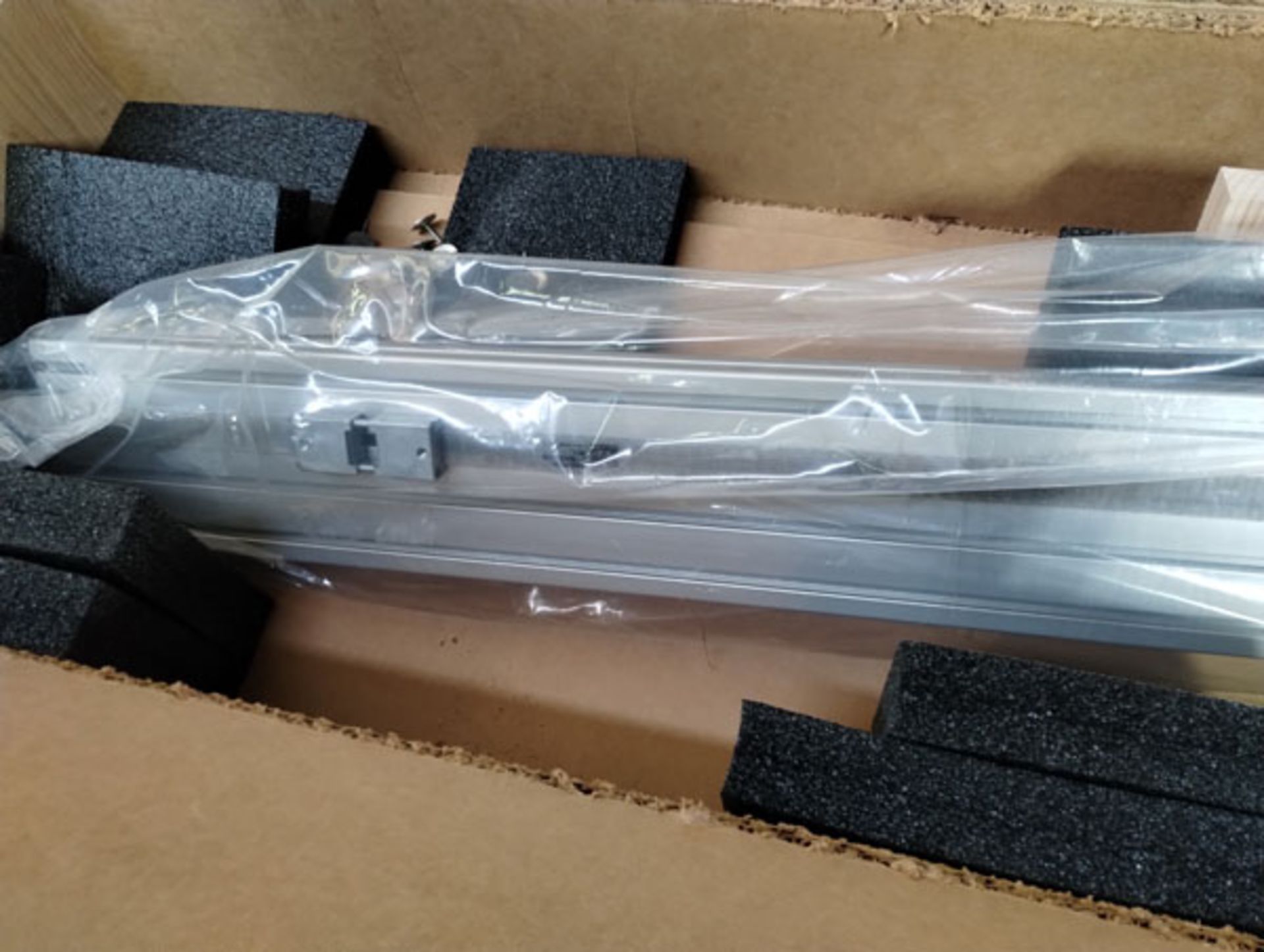 69" LINEAR ACTUATOR PART# 10067A01 -- Lot located at second location: 6800 Union ave. , Cleveland OH - Image 9 of 12