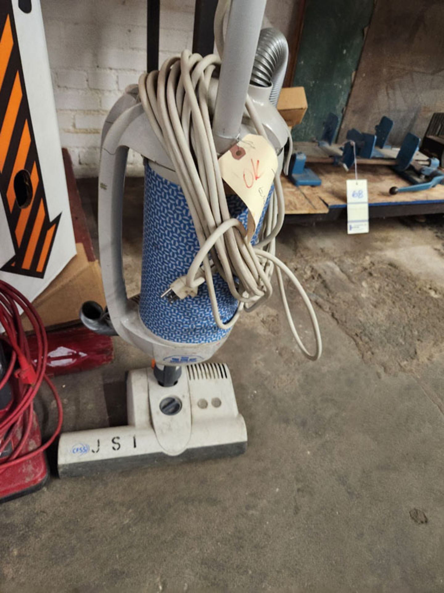 LOT OF 2 ASSORTED COMMERCIAL VACUUMS - AXCESS AND ELECTROLUX - Image 3 of 3
