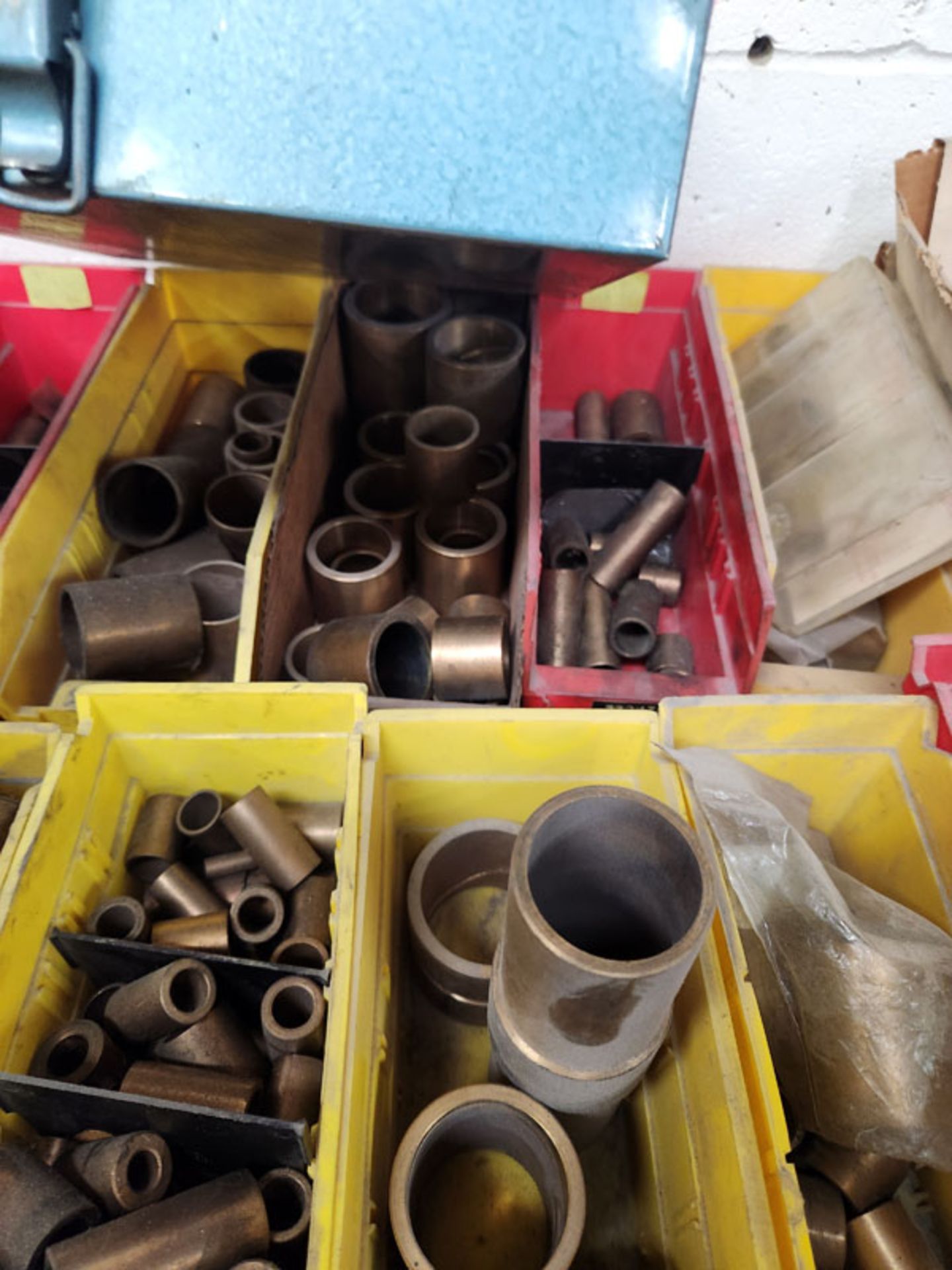 LOT OF BRASS FITTINGS AND PARTS - Image 4 of 7