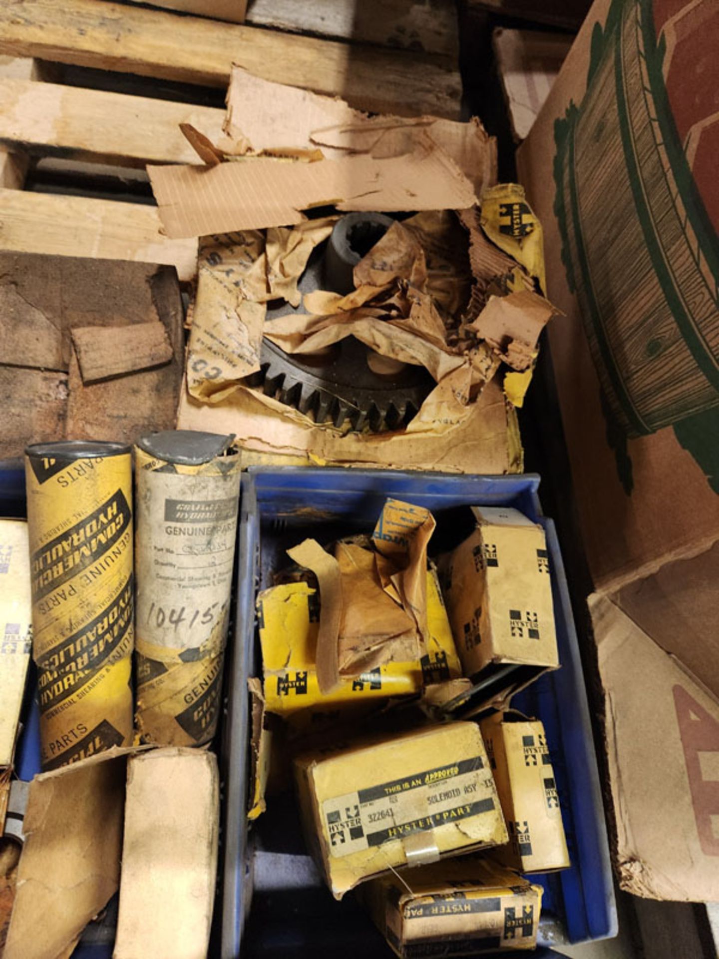LOT OF TOW MOTOR PARTS - MOSTLY HYSTER - Image 10 of 11