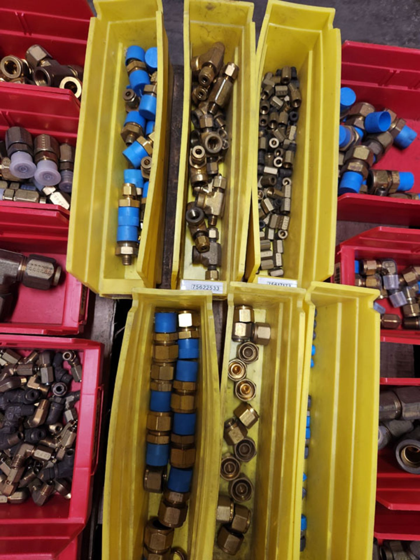 LOT OF BRASS TUBE FITTINGS - MOSTLY PARKER ON 2 SKIDS - Bild 10 aus 13