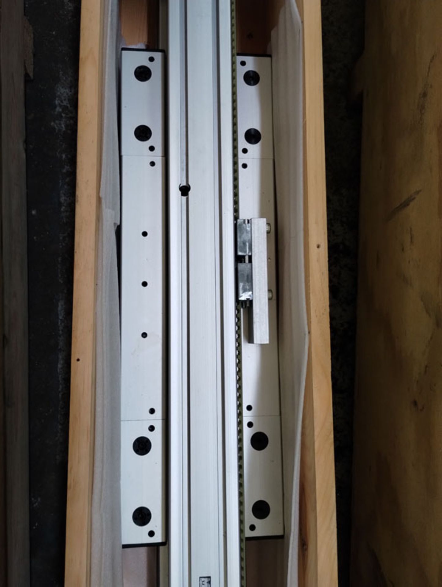 87" LINEAR ACTUATOR PART# 11237F01 -- Lot located at second location: 6800 Union ave. , Cleveland OH - Image 5 of 10