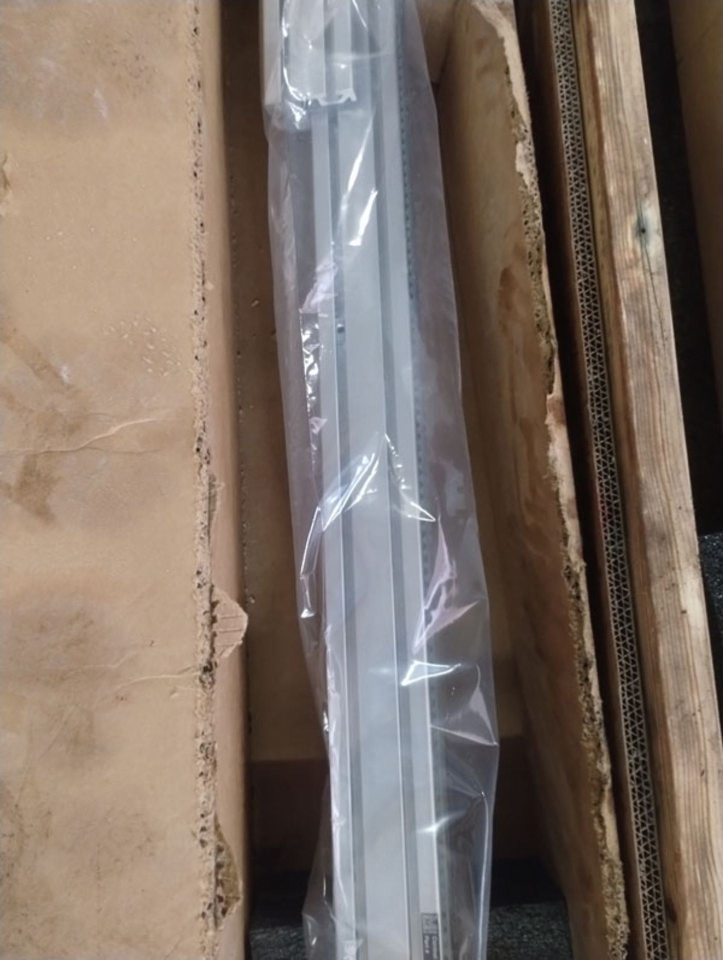 85" LINEAR ACTUATOR - PART # 10935A01 --- Lot located at second location: 6800 Union ave. , Clevelan - Image 5 of 11