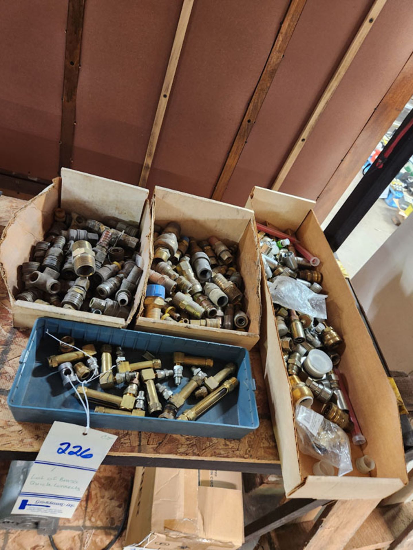 LOT OF BRASS QUICK CONNECTS