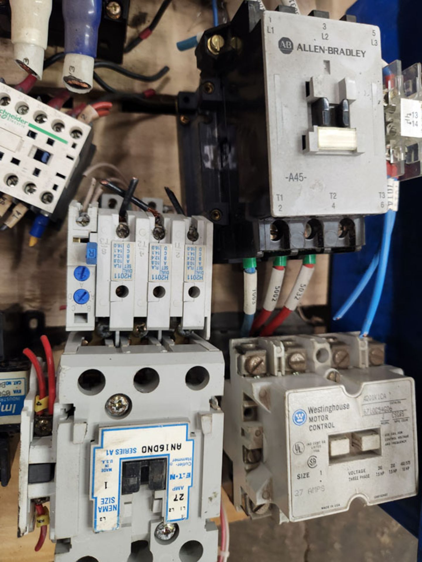 LOT OF CONTACTORS, STARTERS , RELAYS AND MISC - Image 6 of 10
