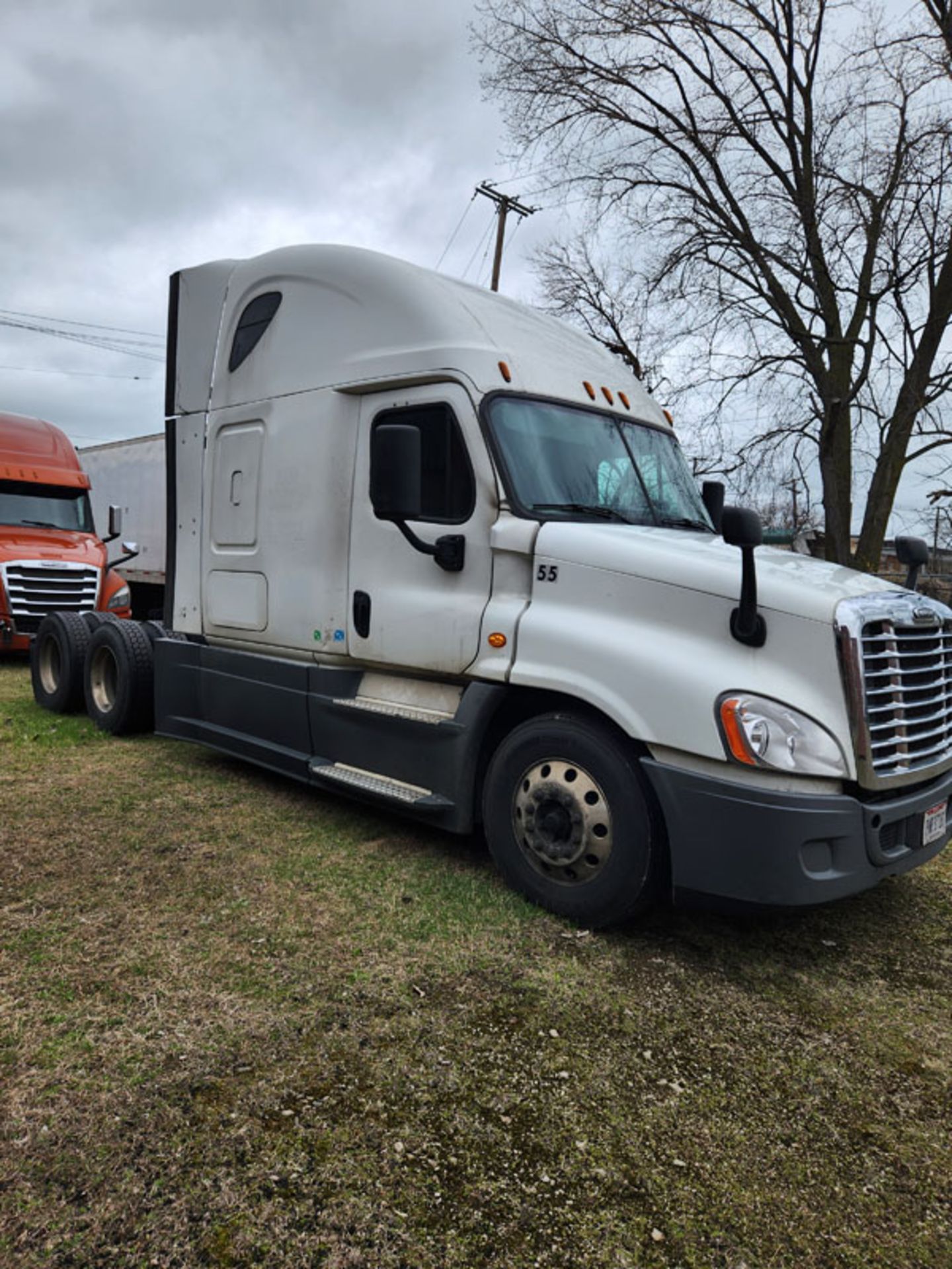 2017 FREIGHTLINER CASADIA 125 SLEEPER CAB, VIN#: 3AKJGLDR6HSHK2741 MILEAGE: 734,899 - Image 3 of 17