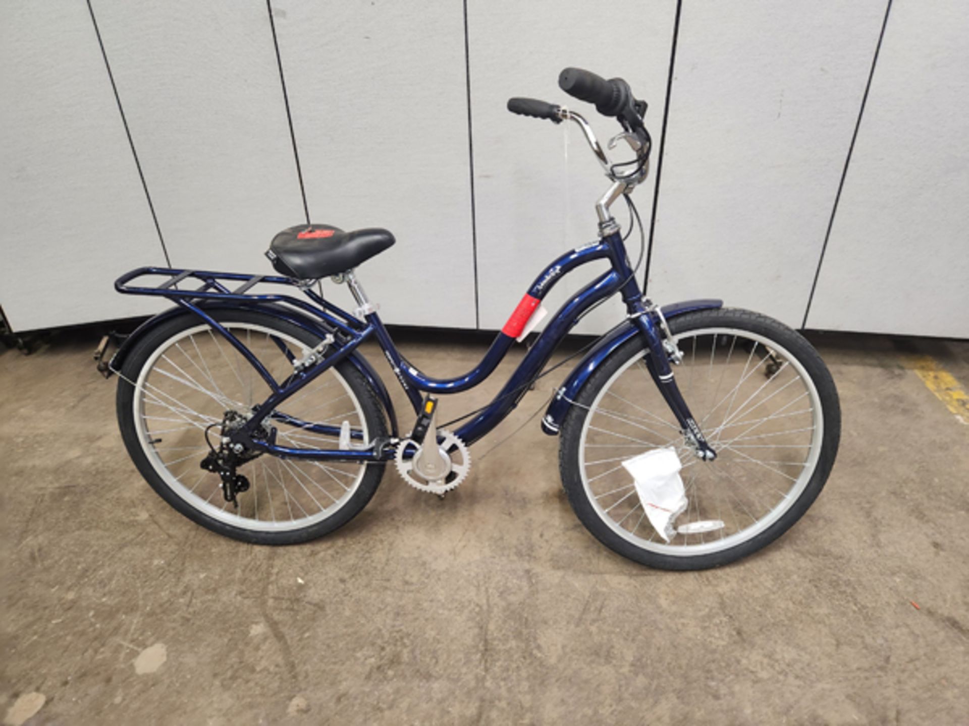 HUFFY MANDEIRA PERFECT FIT FRAME CRUISER BICYCLE - NEEDS CHAIN AND FRONT FENDER IS BENT