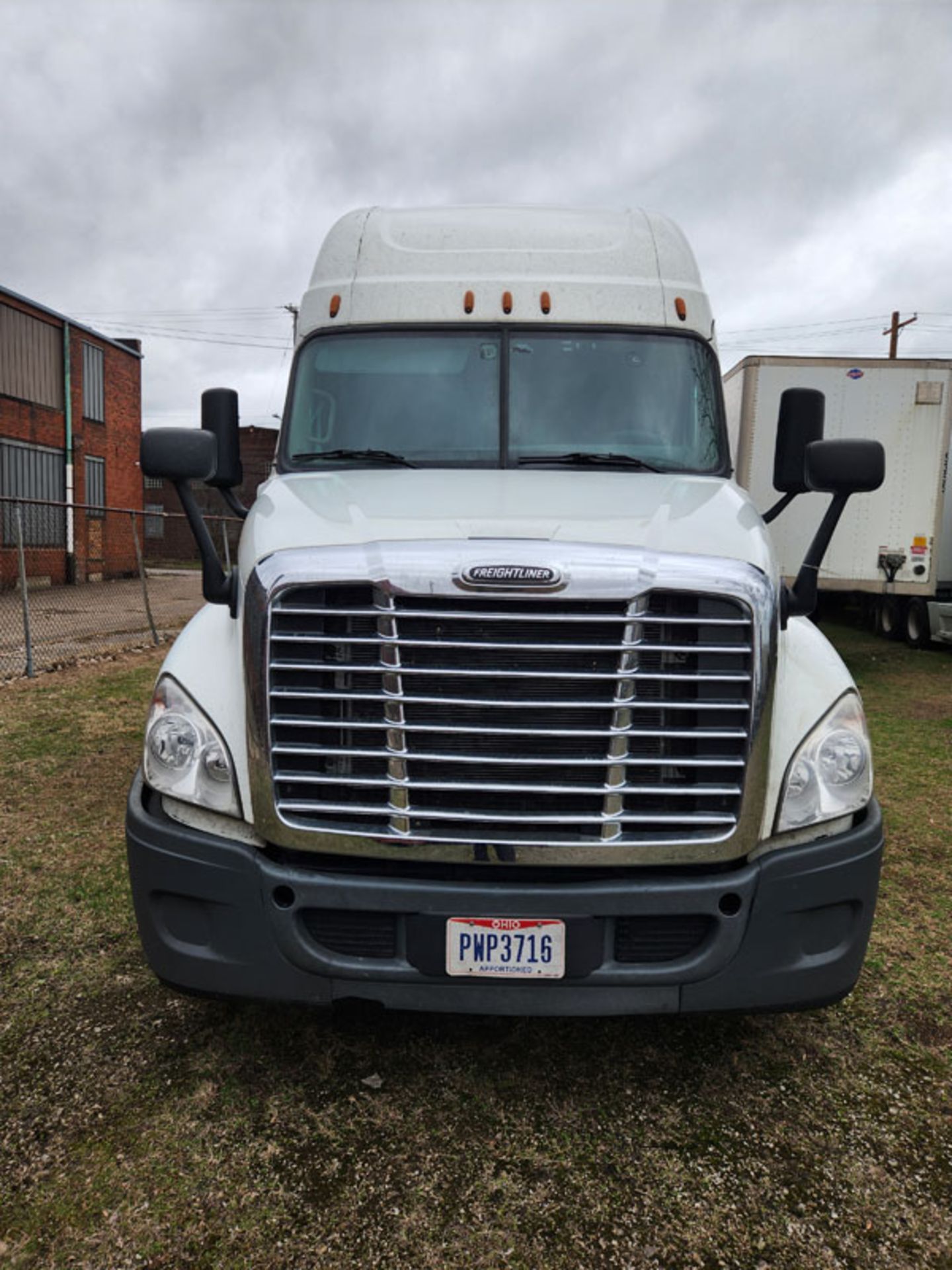 2017 FREIGHTLINER CASADIA 125 SLEEPER CAB, VIN#: 3AKJGLDR6HSHK2741 MILEAGE: 734,899 - Image 2 of 17