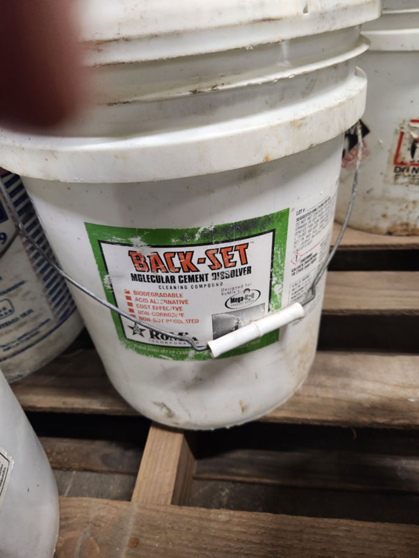 SKID OF ASSORTED CHEMICAL PRODUCTS - ZINC CLAD, CELLCRETE, CURING COMPOUND, ETC. - Image 7 of 8