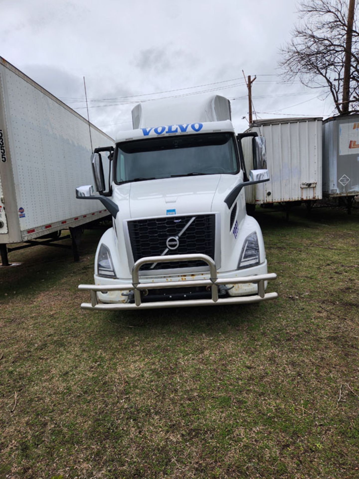 2020 VOLVO SLEEPER CAB WITH 460,760 MILES VIN #: 4V4WC9EJ2LN248057 - Image 15 of 20