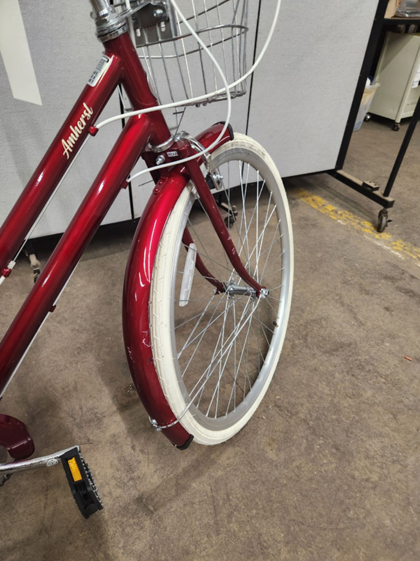 SCHWINN AMHERST BICYCLE MODEL: S5741AC - SCRATCH AND DENT - BENT REAR FENDER - Image 6 of 13