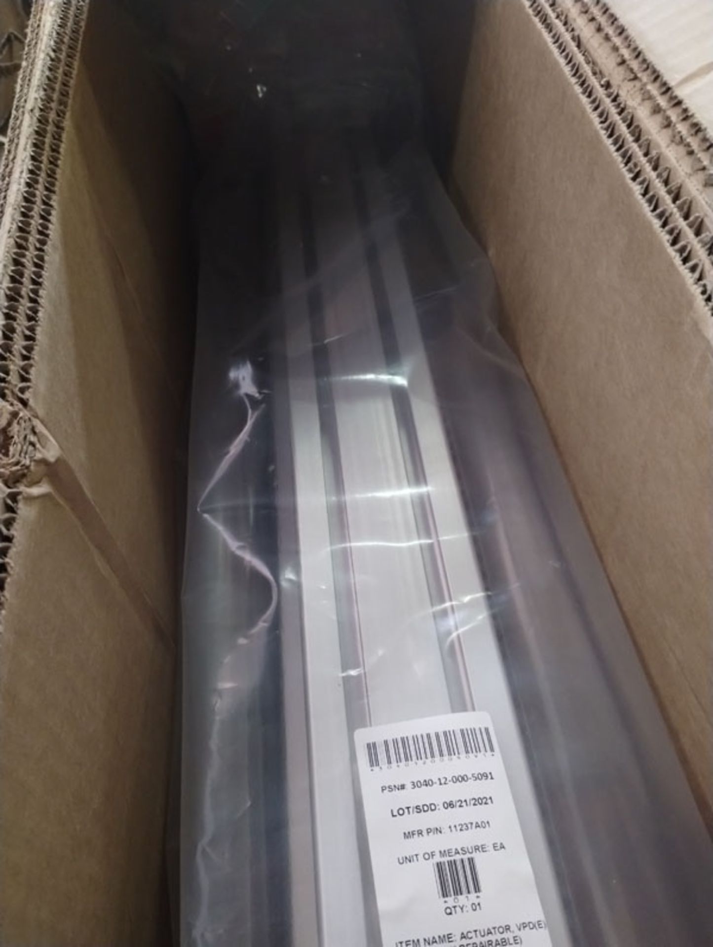 147" LINEAR ACTUATOR PART# 11237A01 --- Lot located at second location: 6800 Union ave. , Cleveland - Image 3 of 7