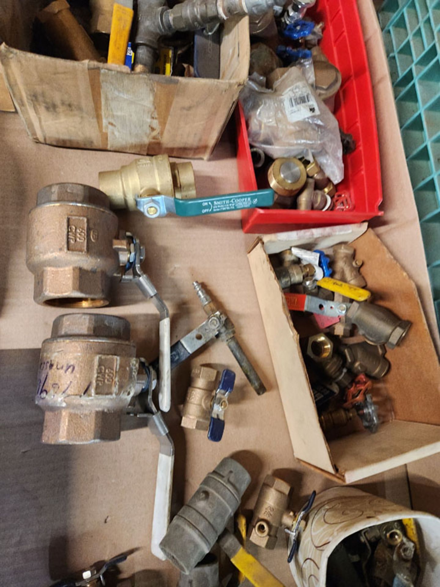 LOT OF BRASS VALVES - Image 8 of 10