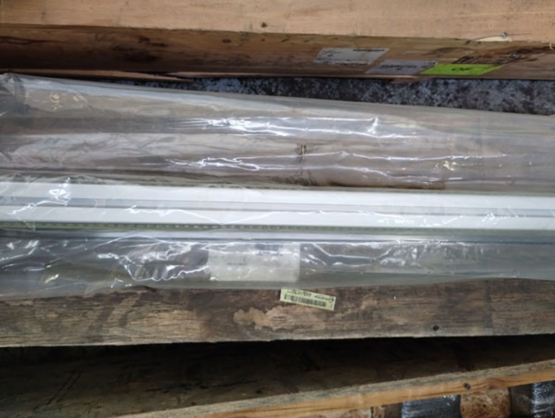 87" LINEAR ACTUATOR PART# 8676C01 -- Lot located at second location: 6800 Union ave. , Cleveland OH - Image 7 of 10