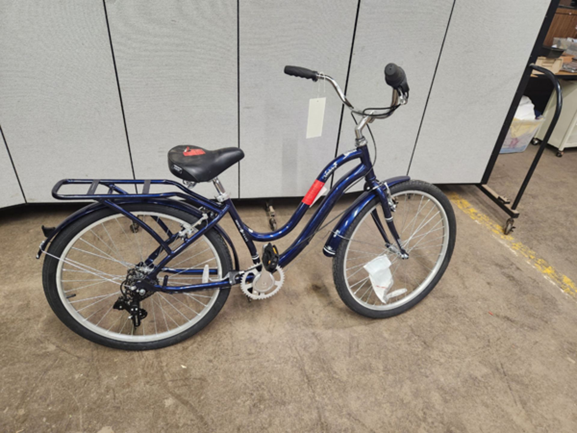 HUFFY MANDEIRA PERFECT FIT FRAME CRUISER BICYCLE - NEEDS CHAIN AND FRONT FENDER IS BENT - Image 2 of 11