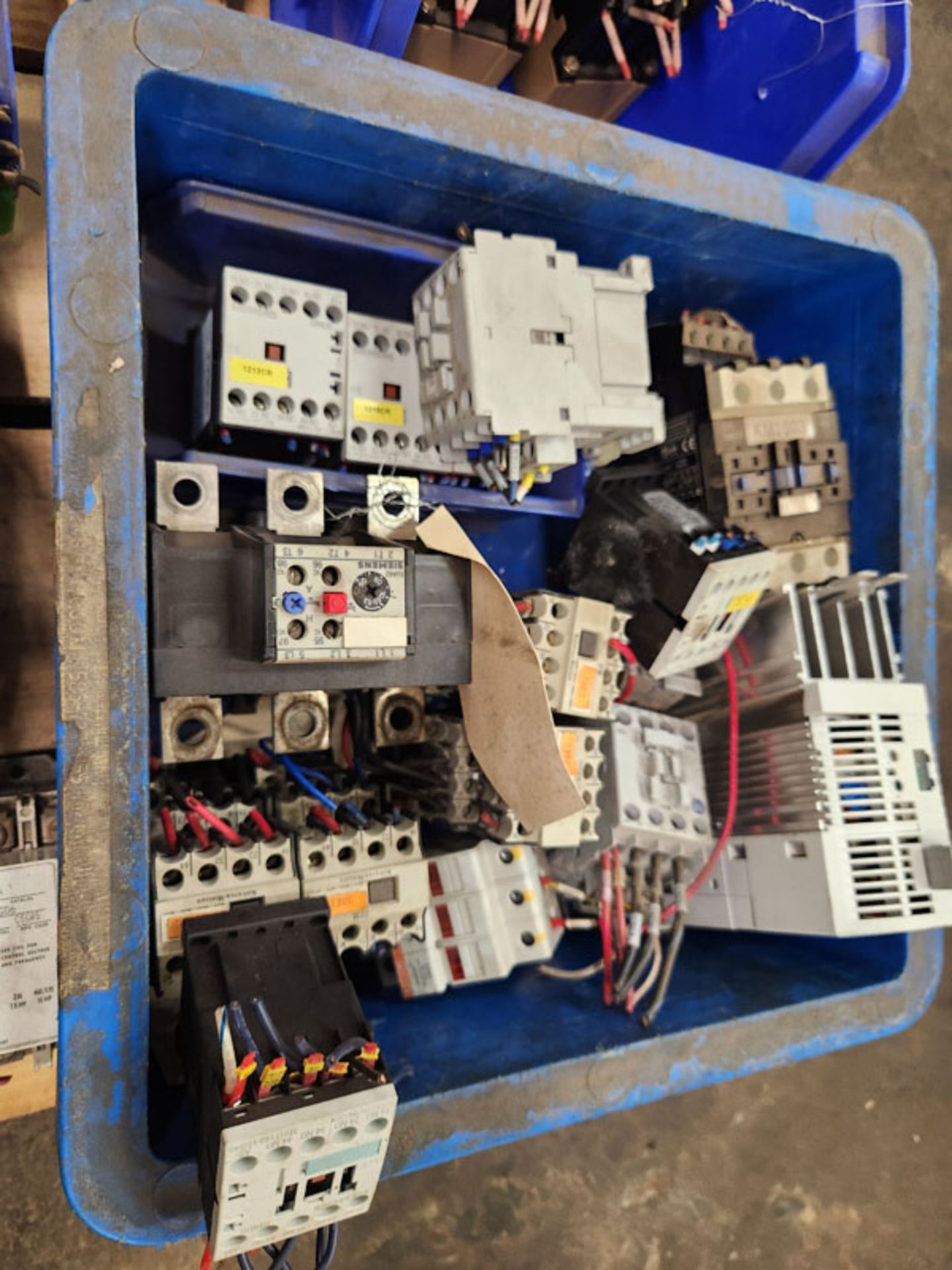 LOT OF CONTACTORS, STARTERS , RELAYS AND MISC - Image 7 of 10