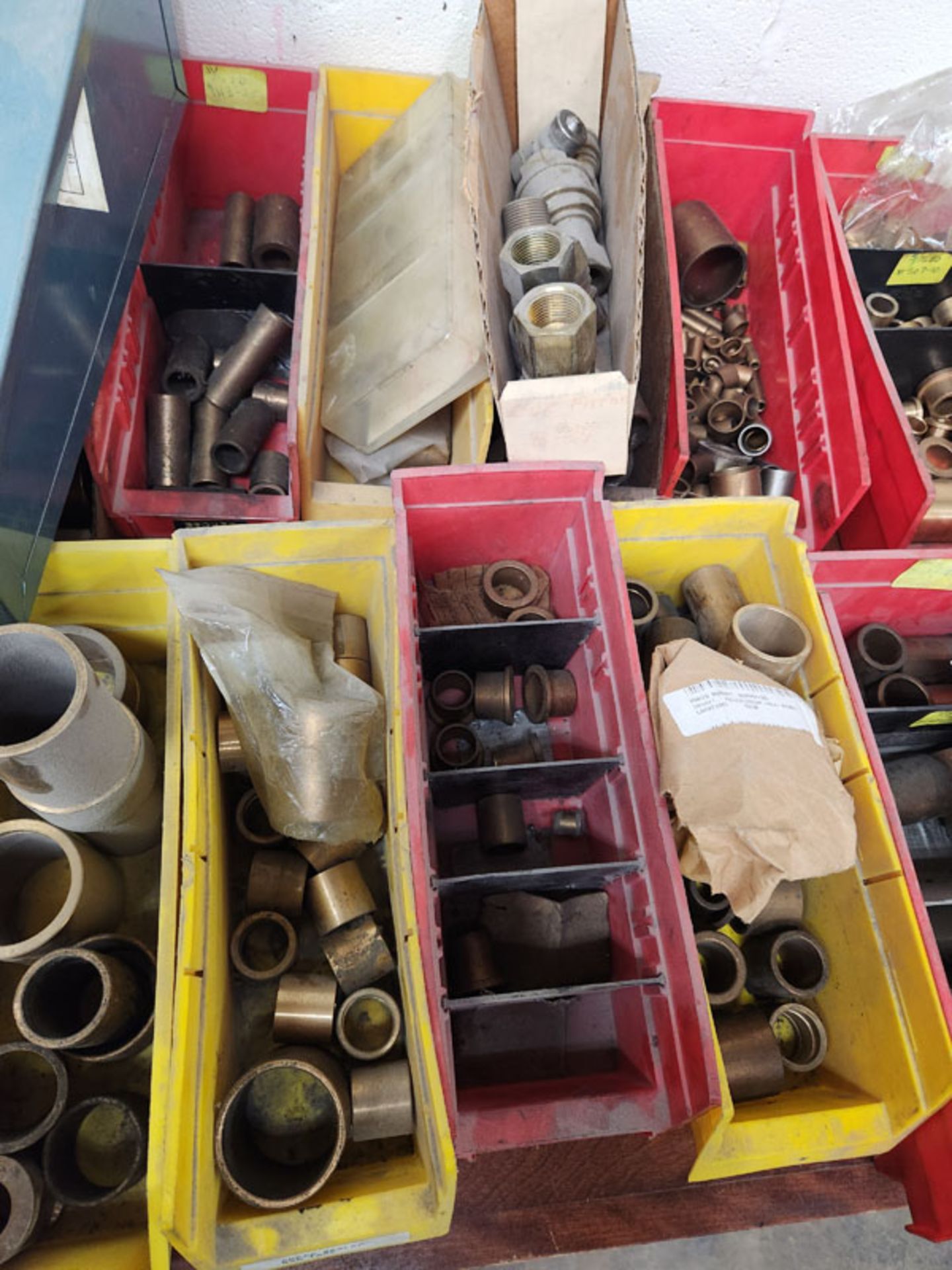 LOT OF BRASS FITTINGS AND PARTS - Image 5 of 7