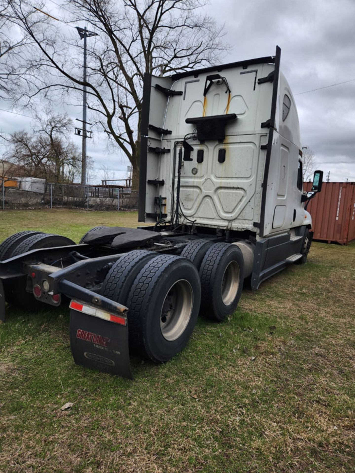 2017 FREIGHTLINER CASADIA 125 SLEEPER CAB, VIN#: 3AKJGLDR6HSHK2741 MILEAGE: 734,899 - Image 5 of 17