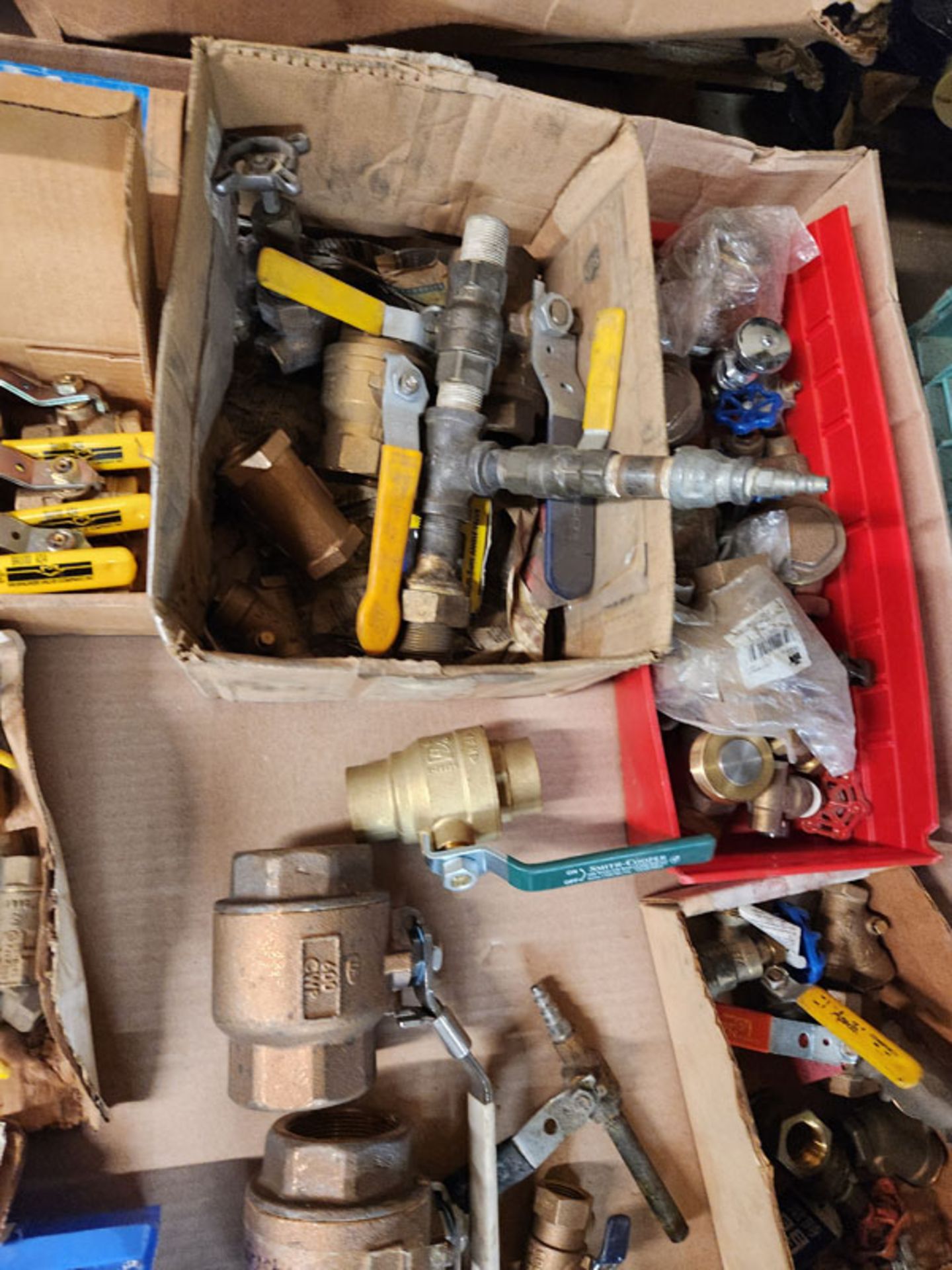 LOT OF BRASS VALVES - Image 9 of 10