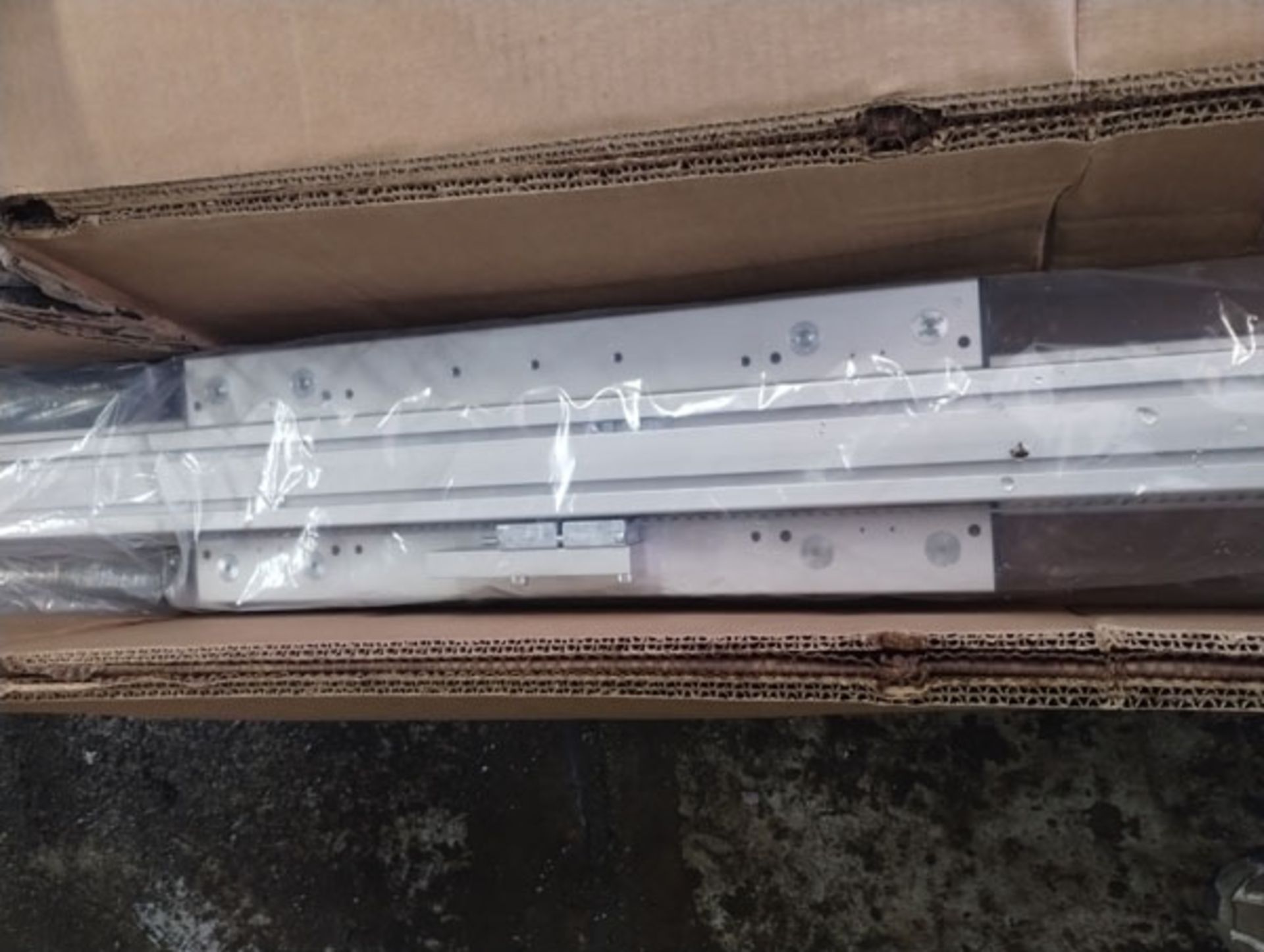 147" LINEAR ACTUATOR PART# 11237B01 --- Lot located at second location: 6800 Union ave. , Cleveland - Image 4 of 6