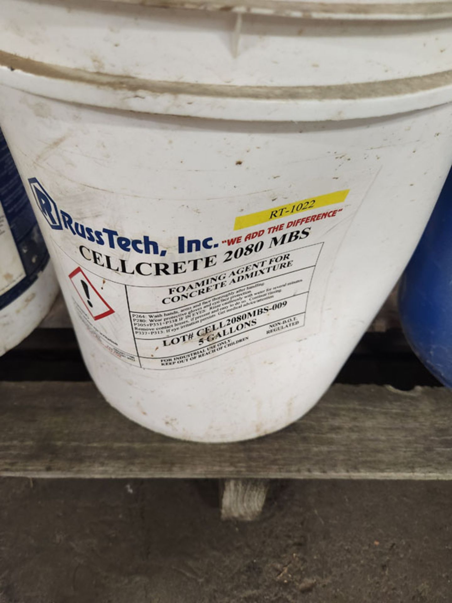 SKID OF ASSORTED CHEMICAL PRODUCTS - ZINC CLAD, CELLCRETE, CURING COMPOUND, ETC. - Image 2 of 8