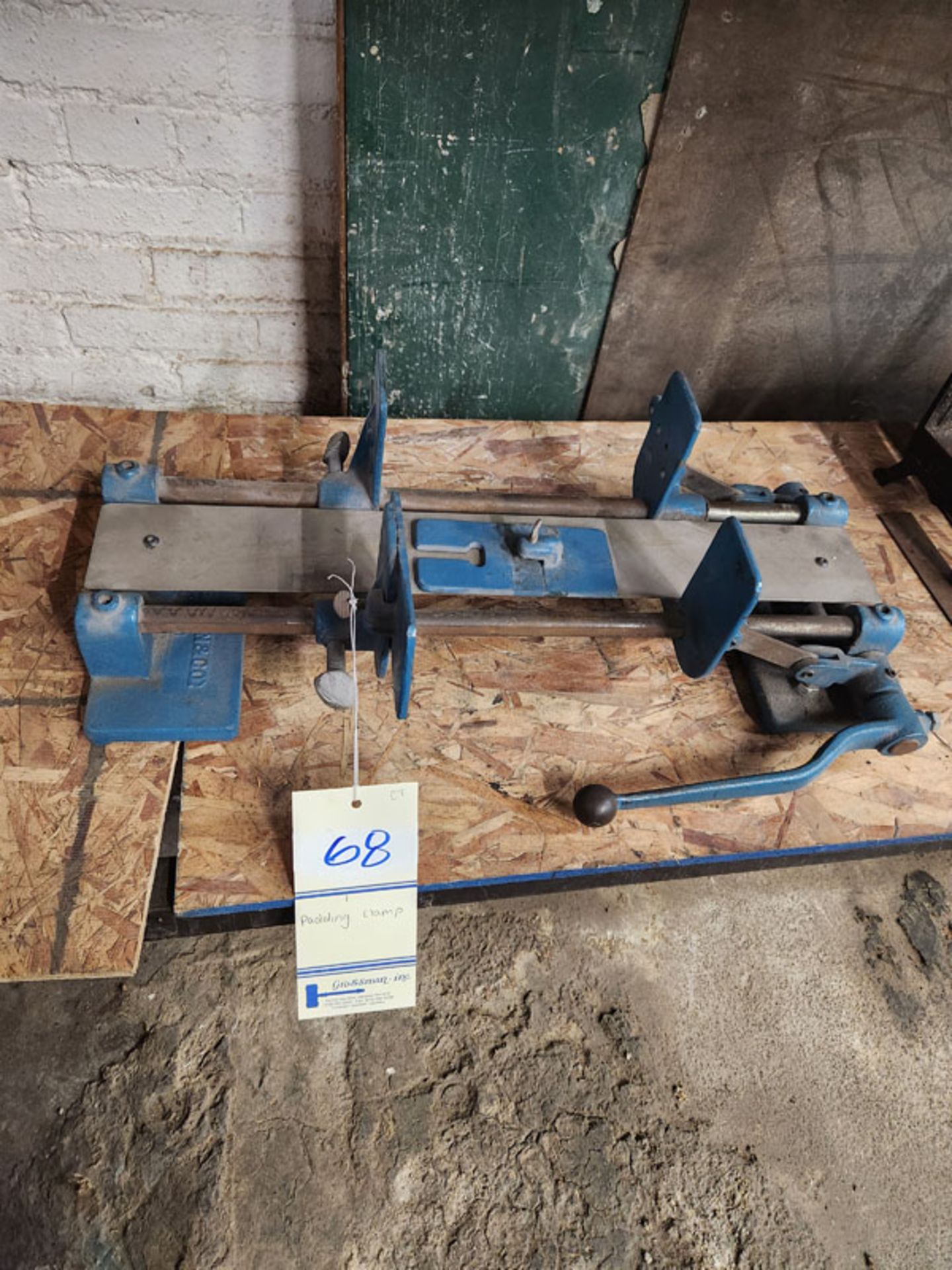 PADDING CLAMP