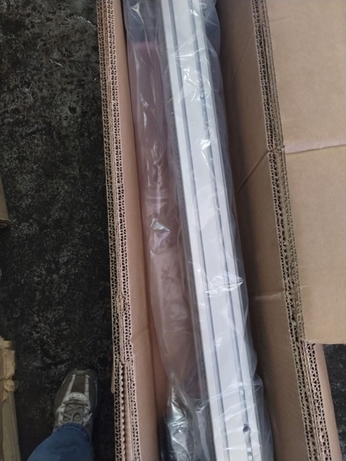 147" LINEAR ACTUATOR PART# 11237B01 --- Lot located at second location: 6800 Union ave. , Cleveland - Image 3 of 6