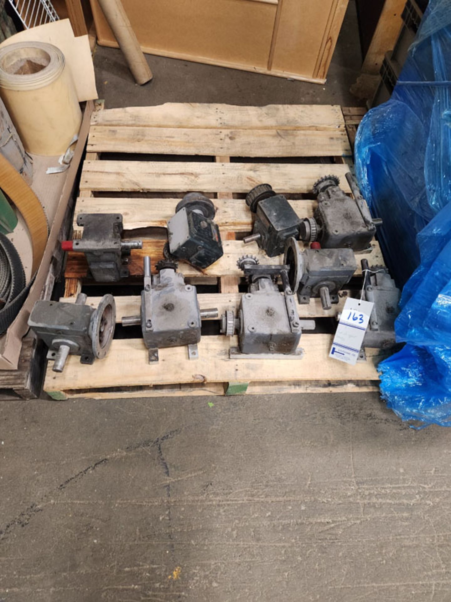 LOT OF GEAR BOXES