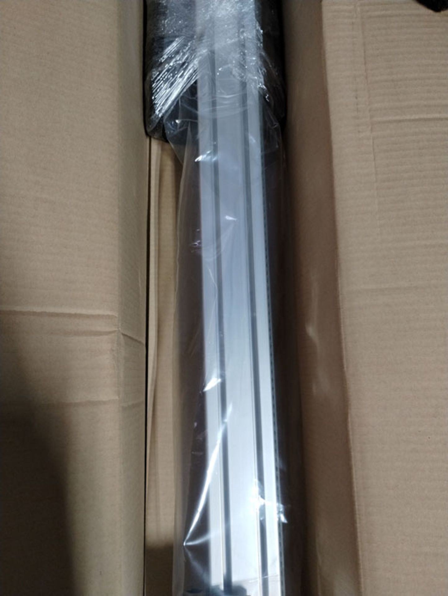 88" LINEAR ACTUATOR PART# 10935A01 -- Lot located at second location: 6800 Union ave. , Cleveland OH - Image 7 of 11
