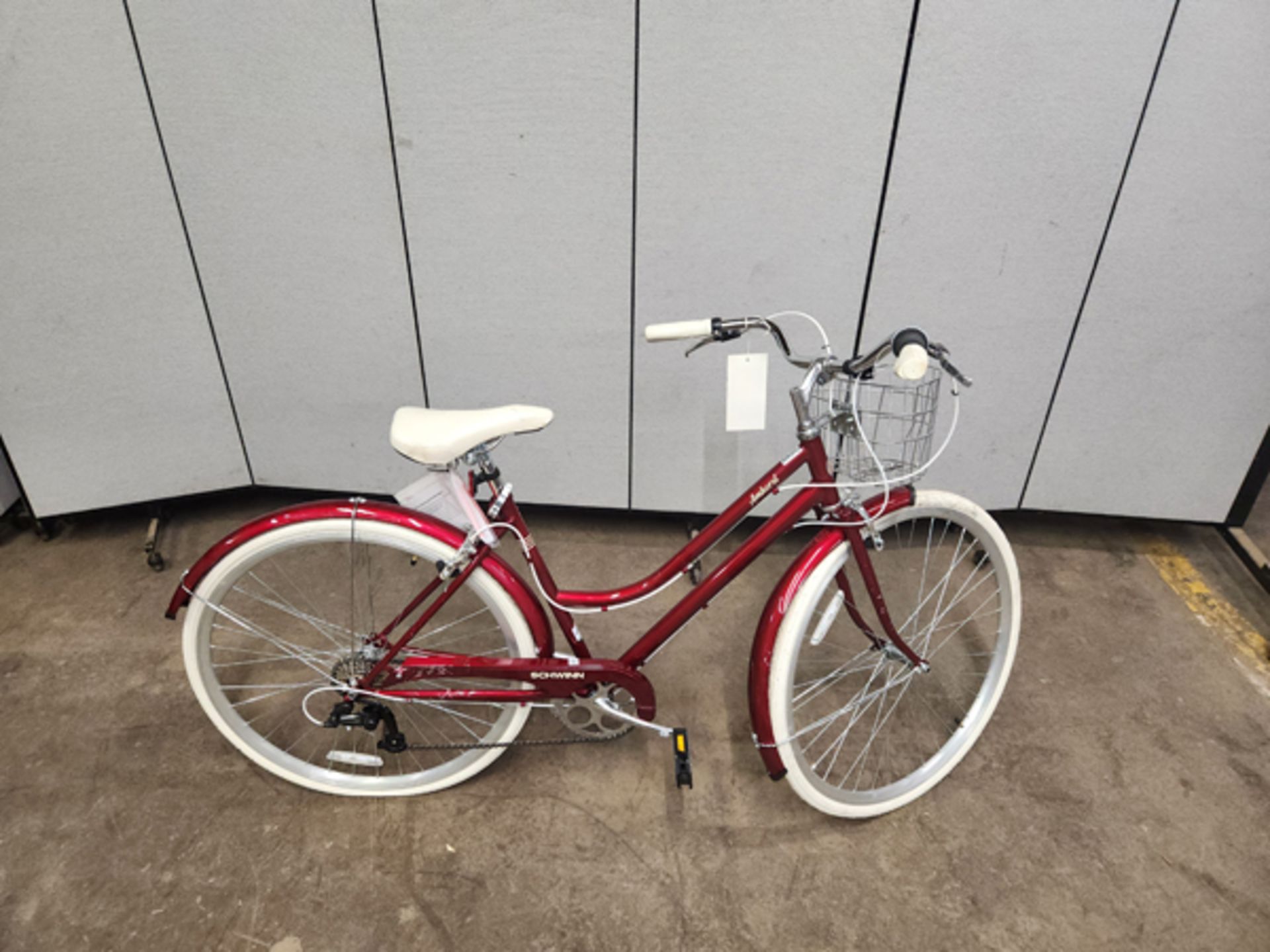 SCHWINN AMHERST BICYCLE MODEL: S5741AC - SCRATCH AND DENT - BENT REAR FENDER - Image 2 of 13